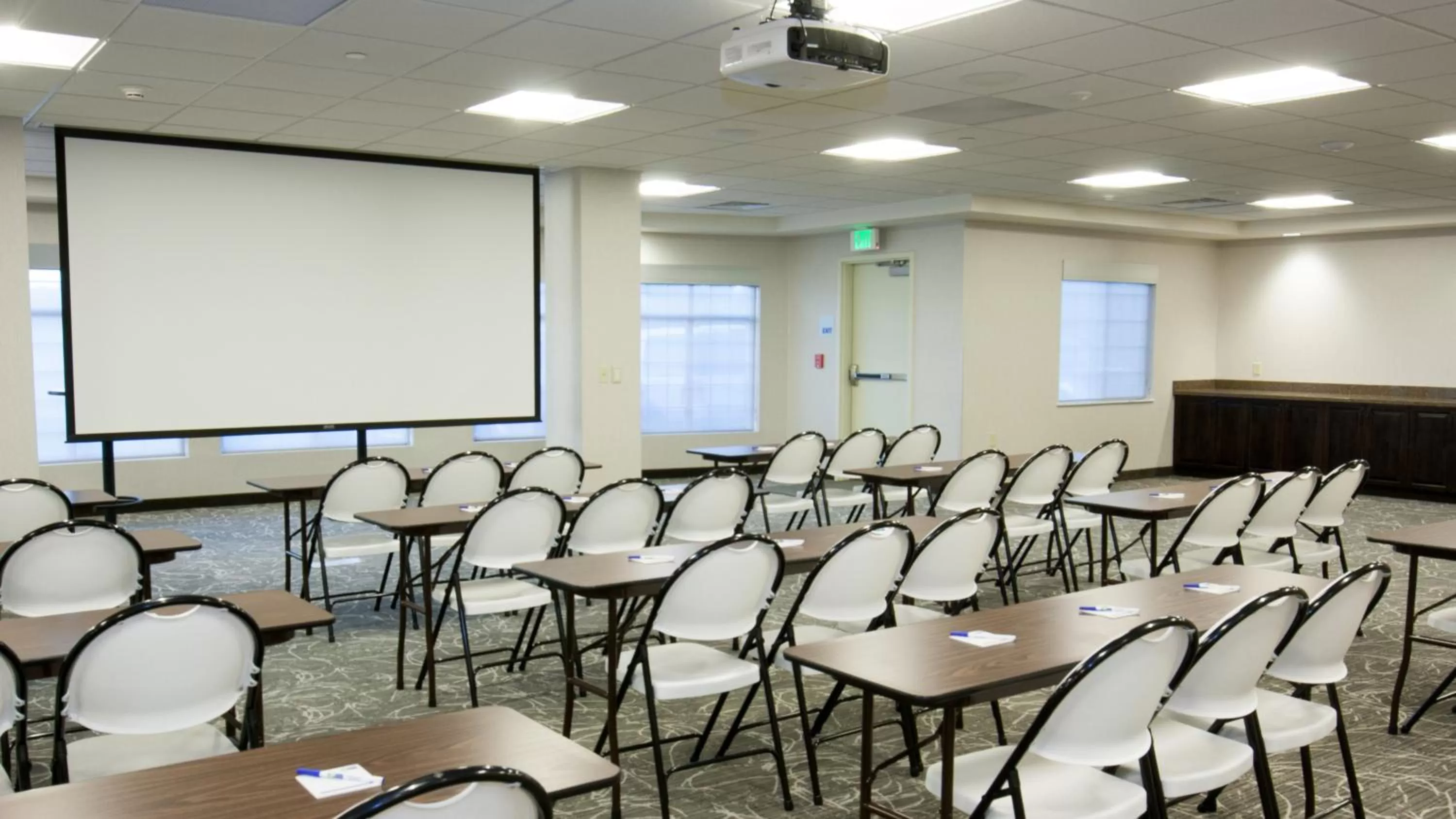 Meeting/conference room in Holiday Inn Express & Suites Cheney by IHG