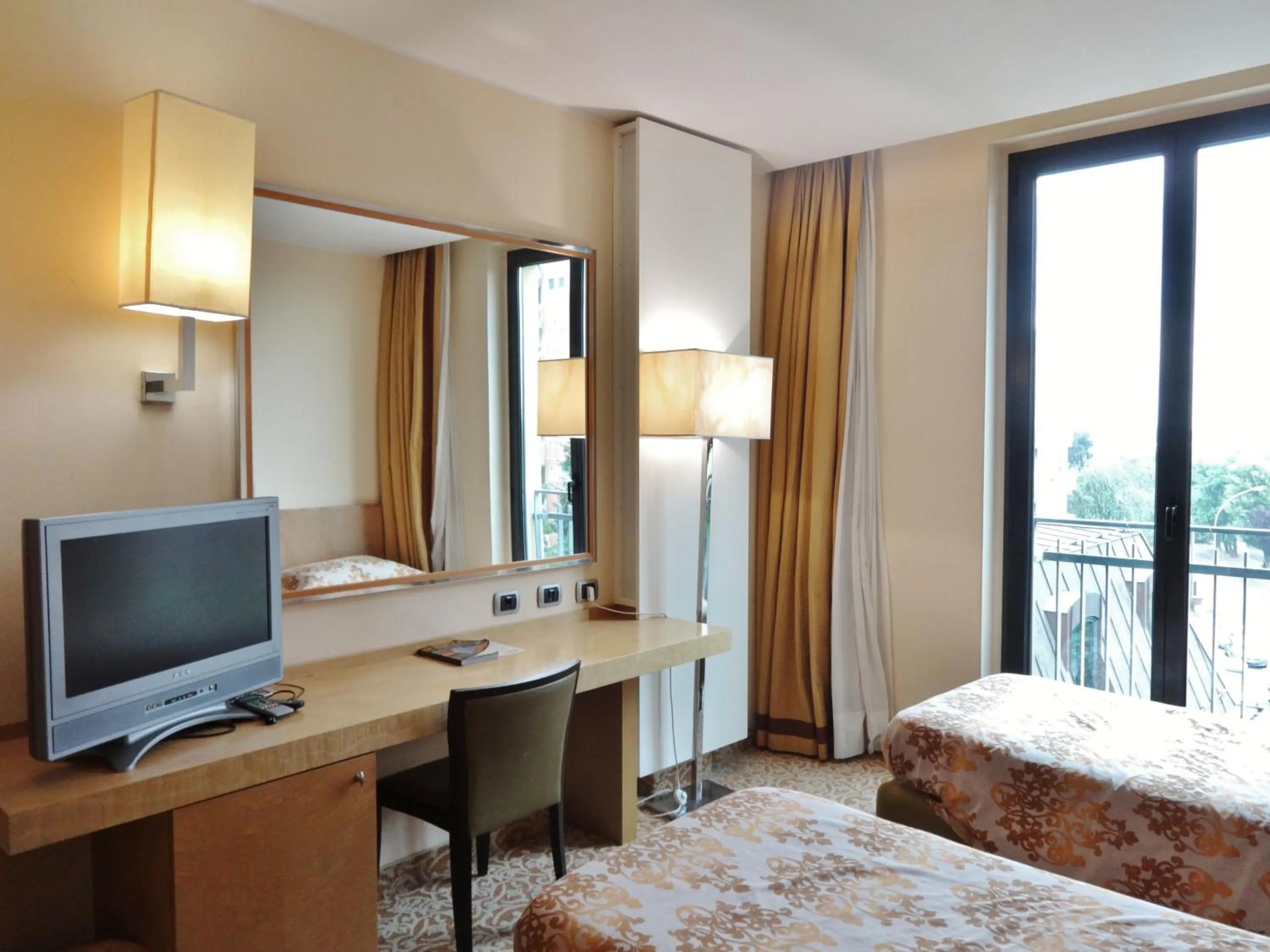 TV and multimedia, Bed in Hotel Tiffany Milano