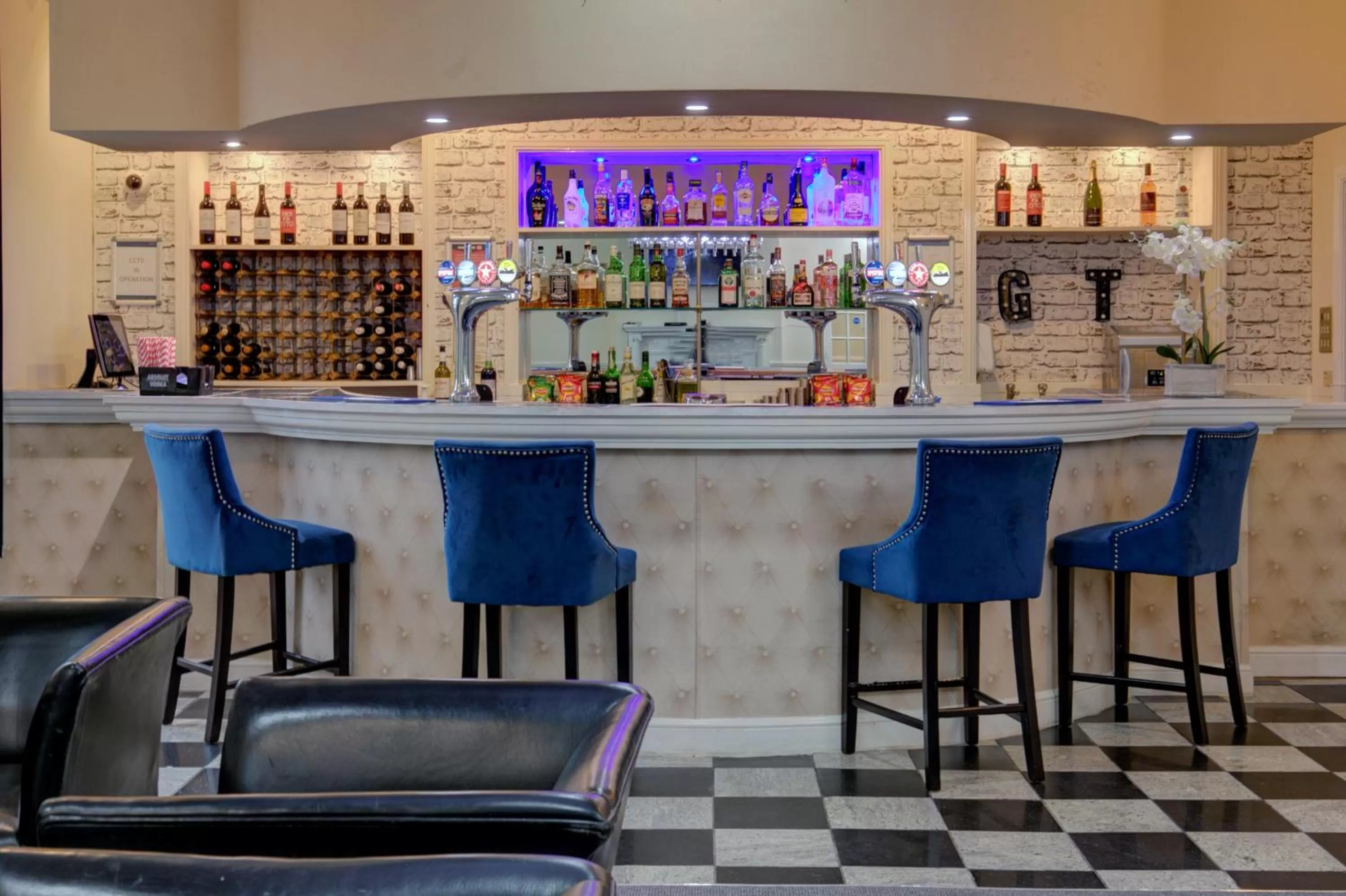 Lounge or bar in The Jephson Hotel; BW Signature Collection