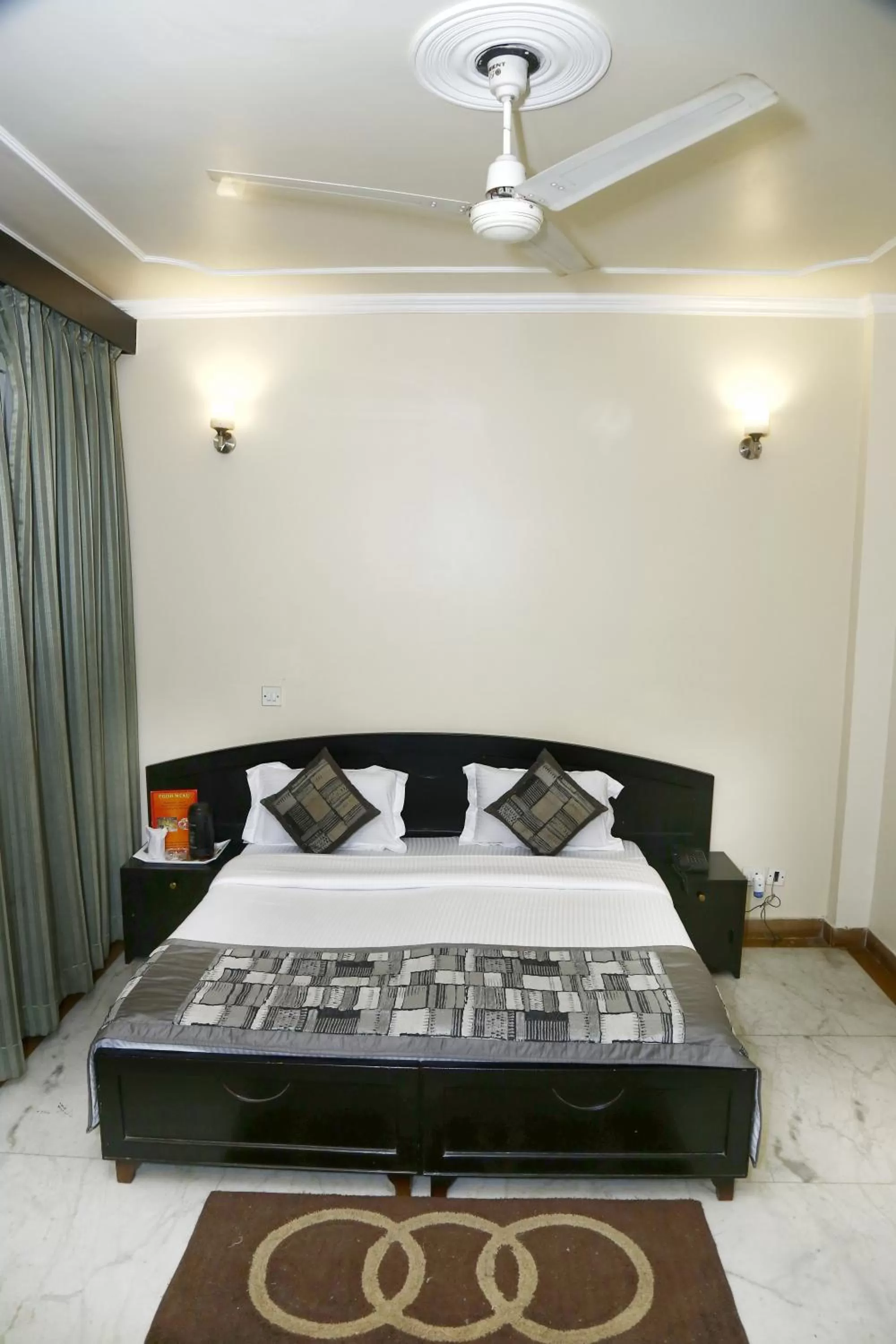Bedroom, Bed in Hotel City Centre Inn - Nizamuddin Railway Station