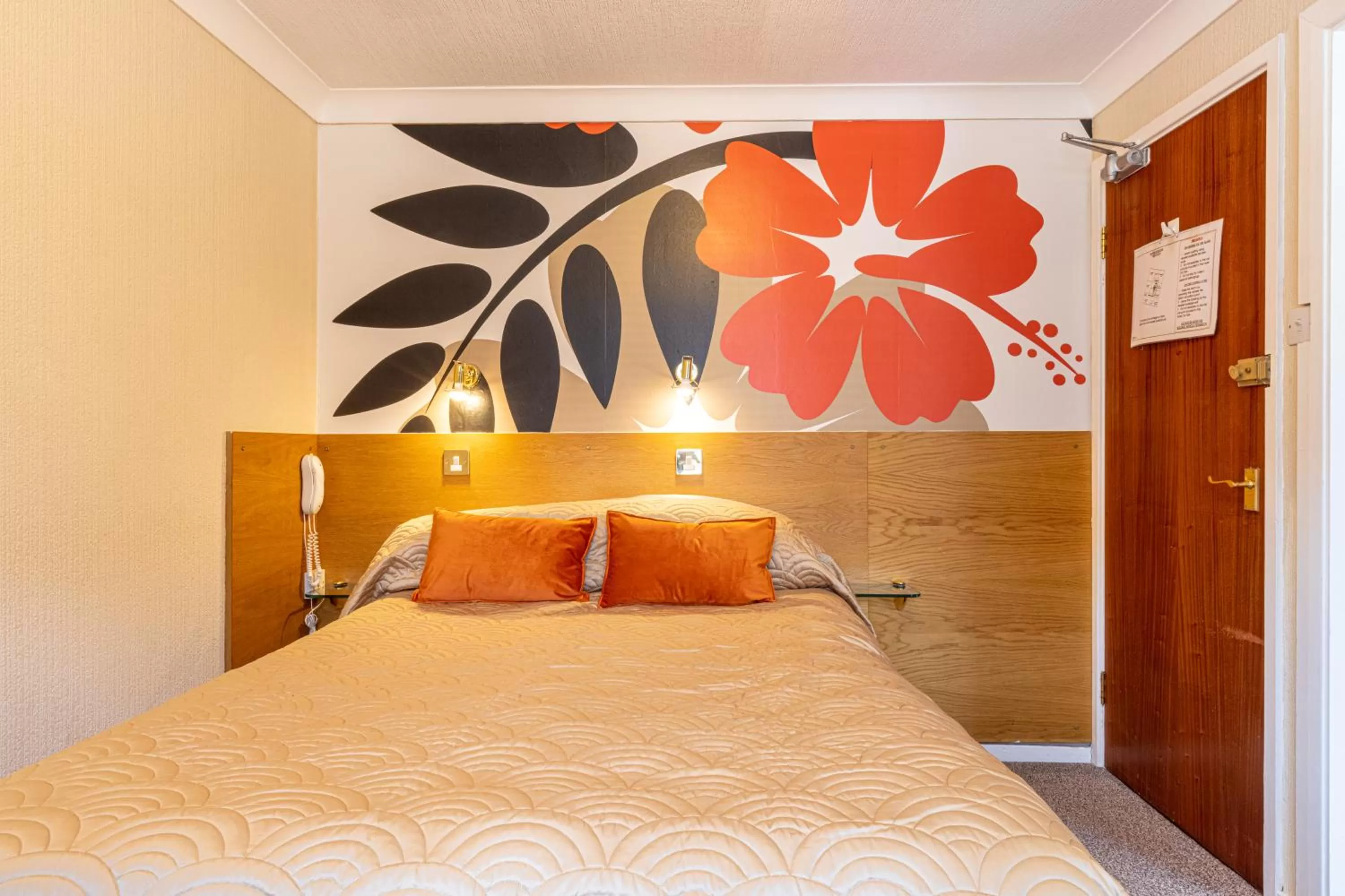 Bedroom, Bed in Park Manor Hotel