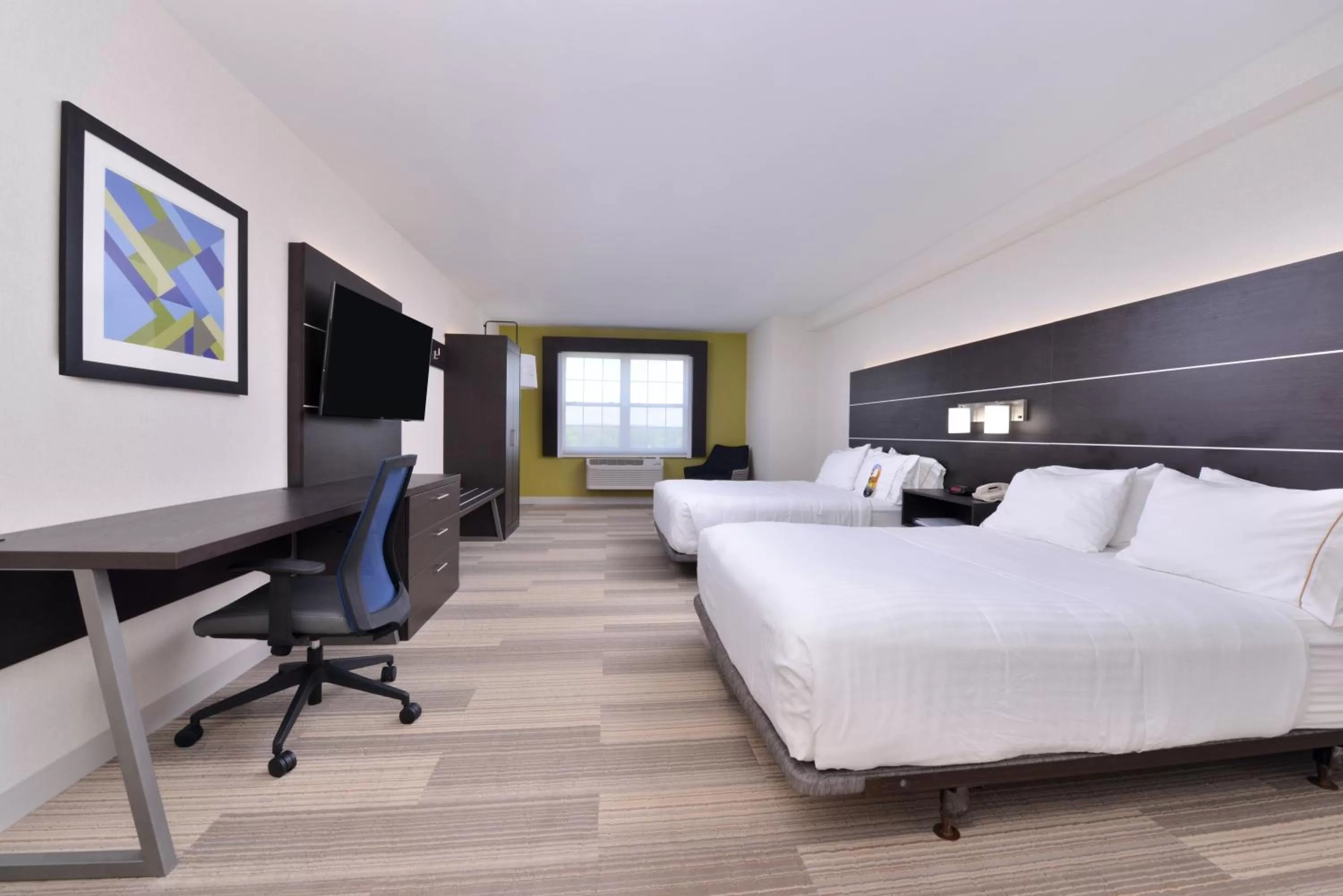 Photo of the whole room, Bed in Holiday Inn Express Mystic by IHG