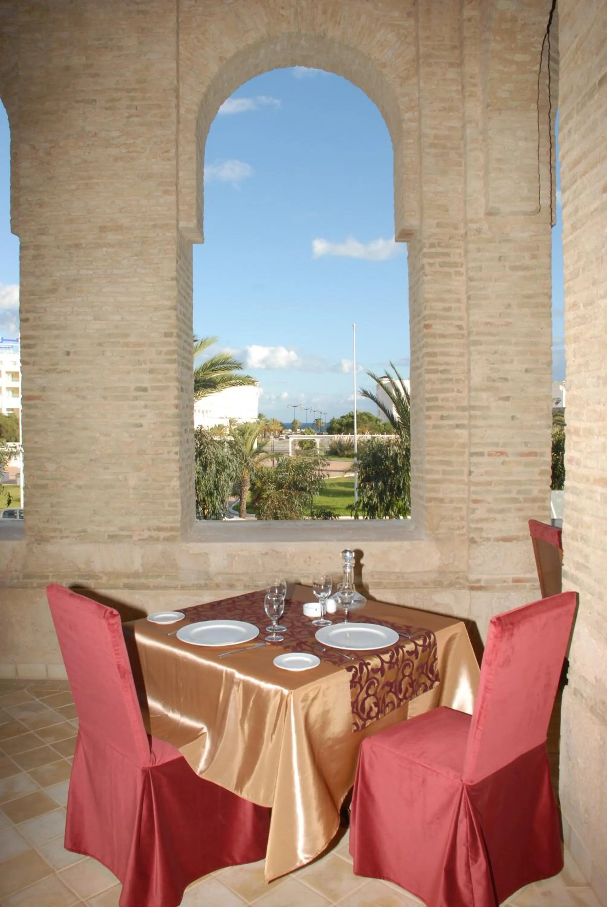 Restaurant/places to eat in Diar Lemdina Hotel