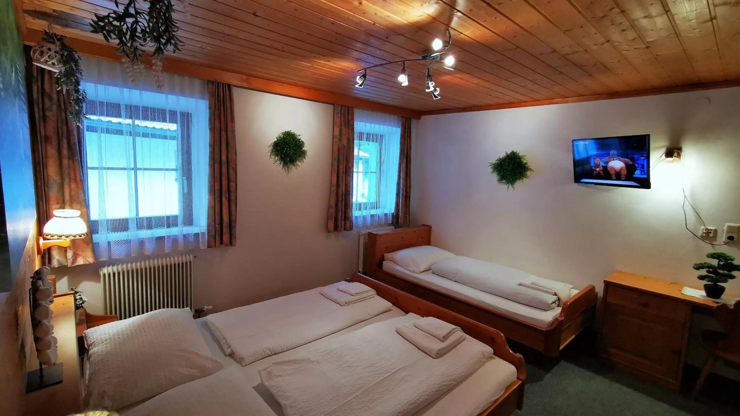 Photo of the whole room, Bed in Gasthof Geronimo