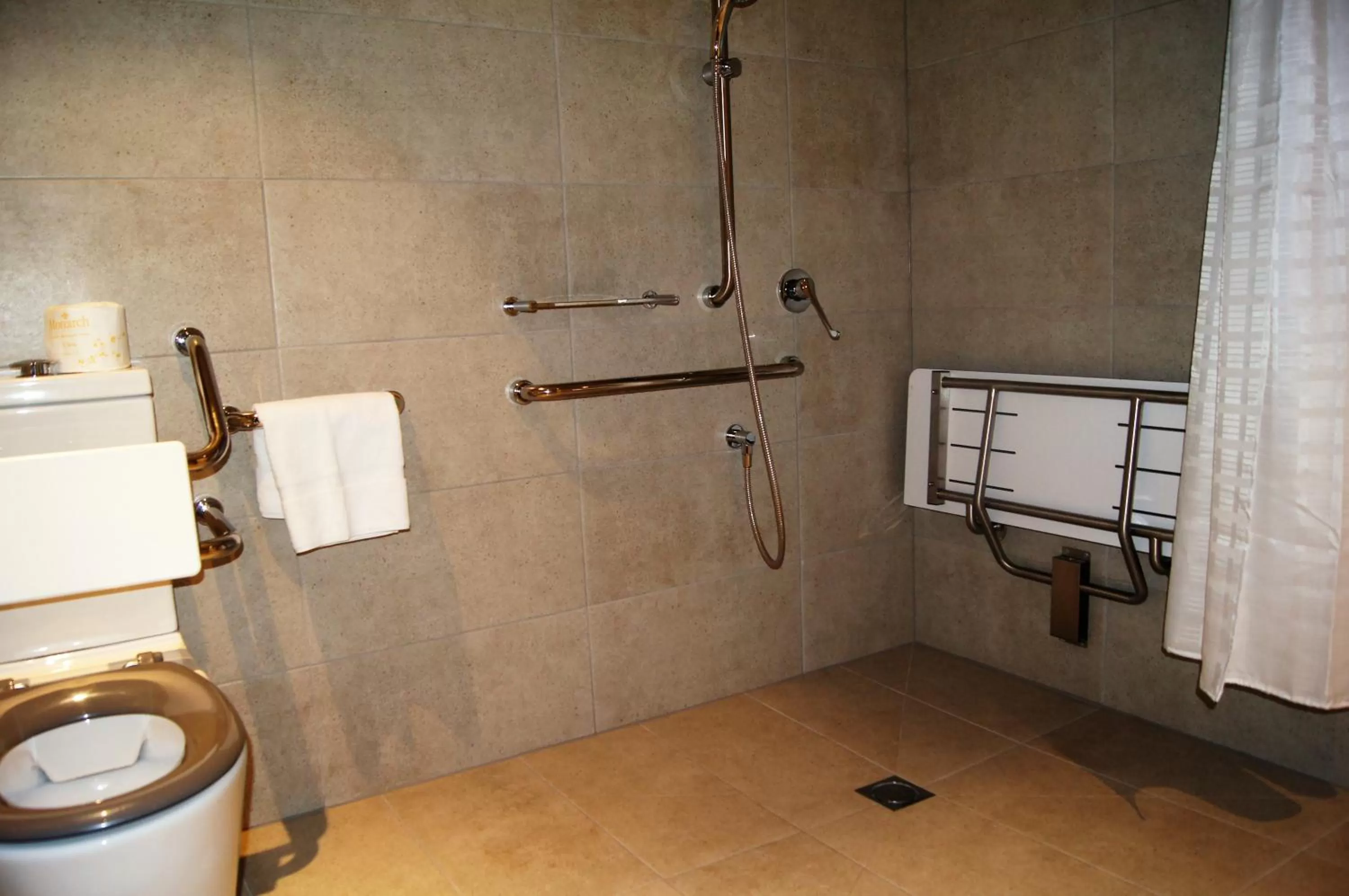 Bathroom in Quality Hotel Lakeside