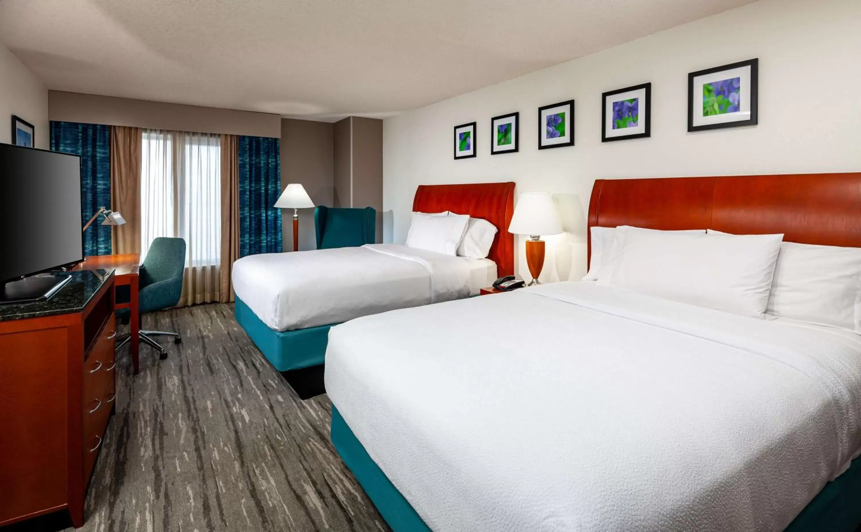 Queen Room with Two Queen Beds in Hilton Garden Inn Chicago O'Hare Airport Queen Room with Two Queen Beds in Hilton Garden Inn Chicago O'Hare Airport