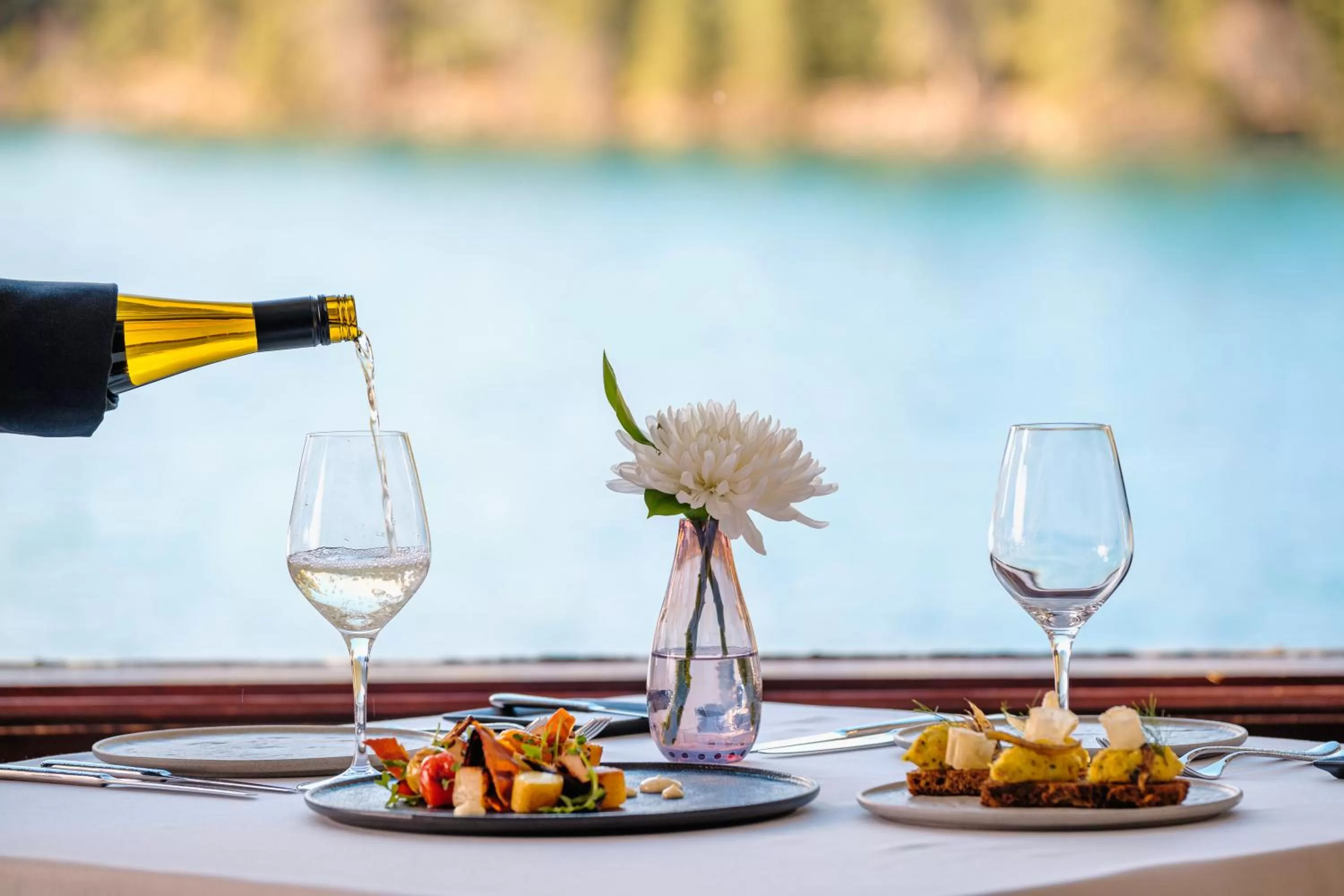 Restaurant/places to eat in Fairmont Jasper Park Lodge