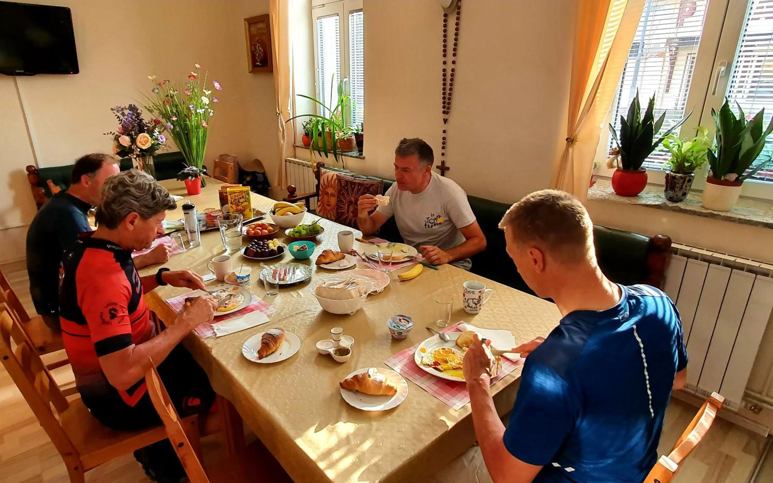 Restaurant/Places to Eat in Hostel Sonce