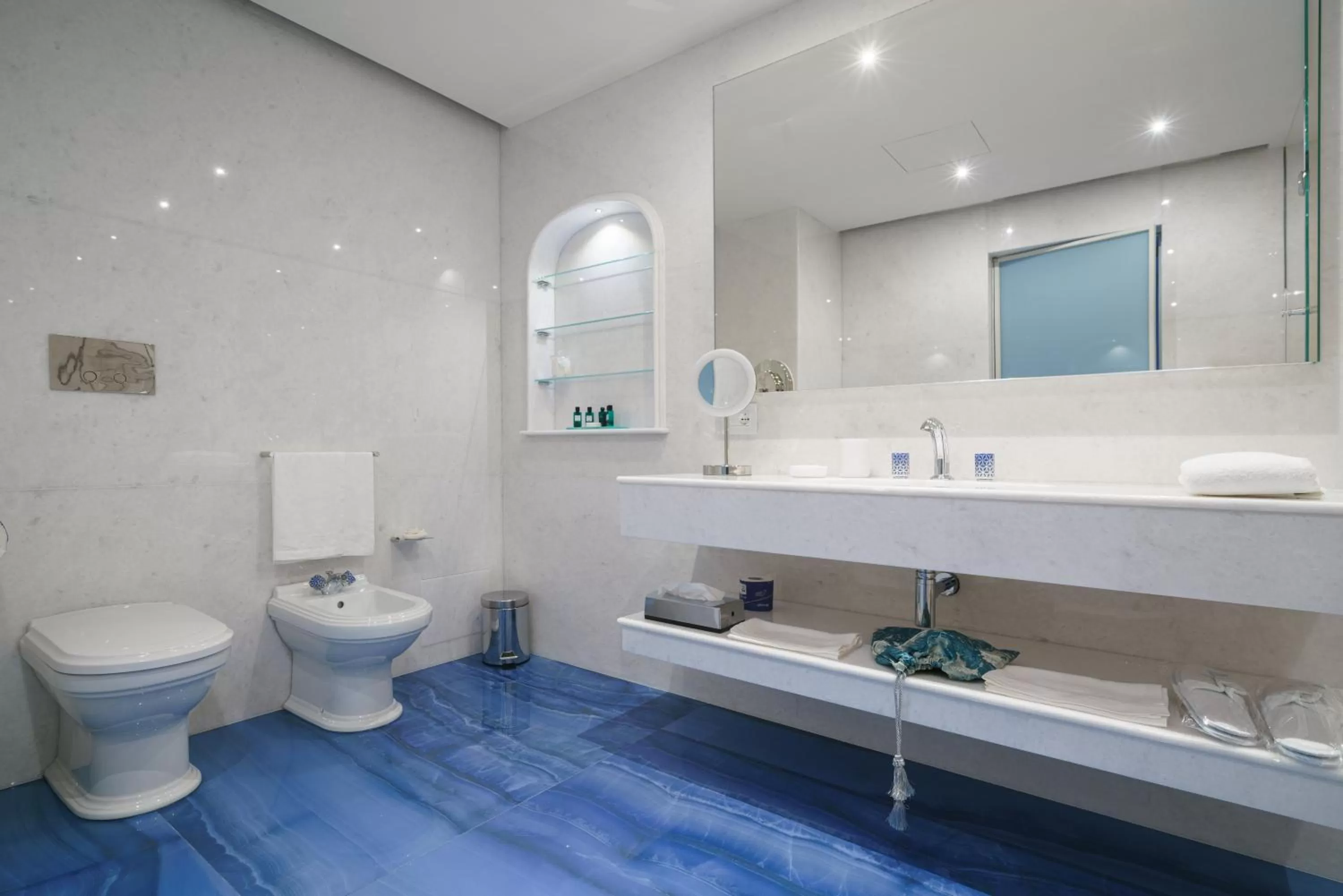 Bathroom in Grotta Palazzese Beach Hotel