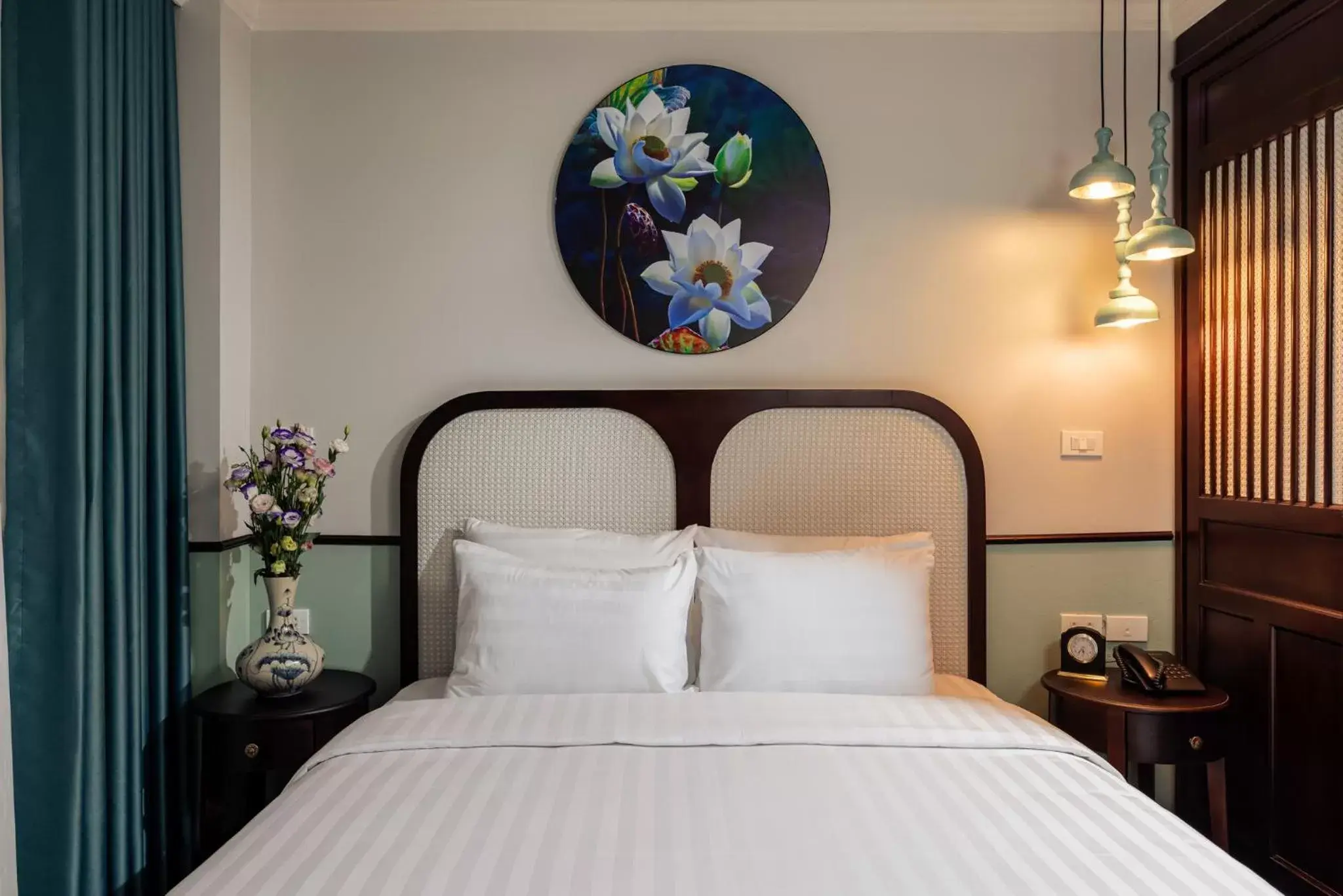 Superior Double Room in Hanoi Golden Lotus Aman Hotel Superior Double Room in Hanoi Golden Lotus Aman Hotel