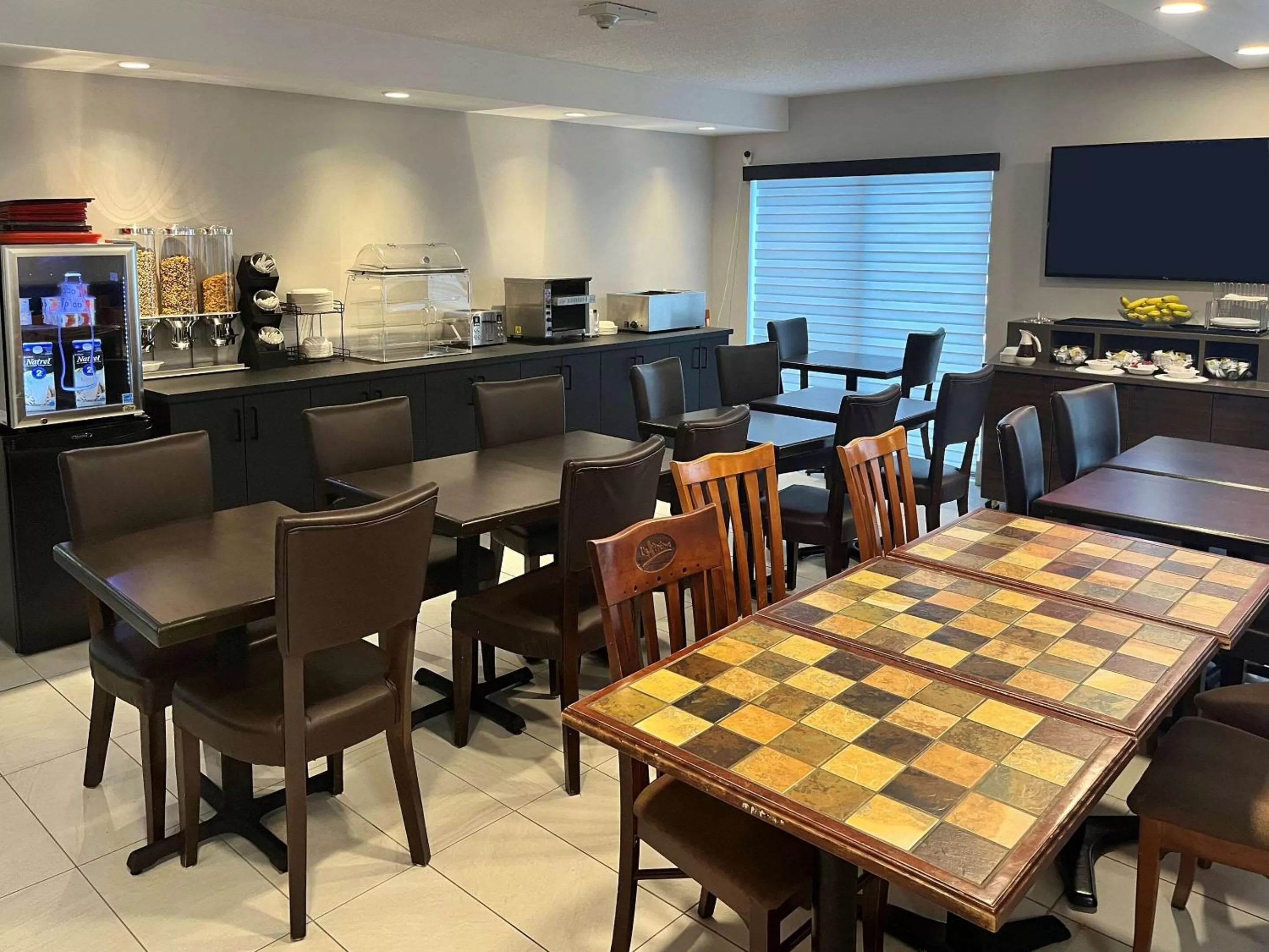 Breakfast in Econo Lodge Airport Quebec