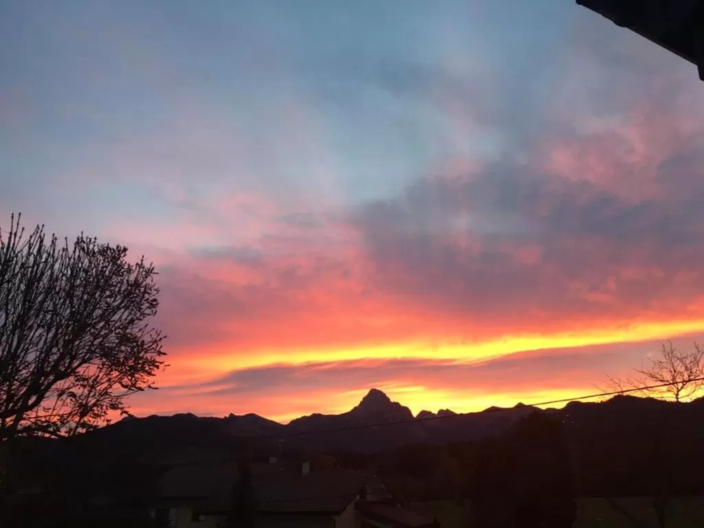 Sunrise/Sunset in Chez La Nanie