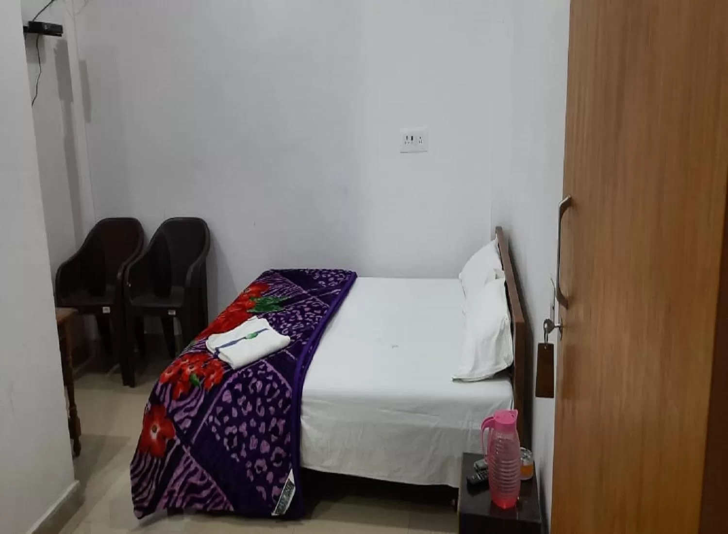 Bedroom, Bed in STAYMAKER Hotel Raj Ganga