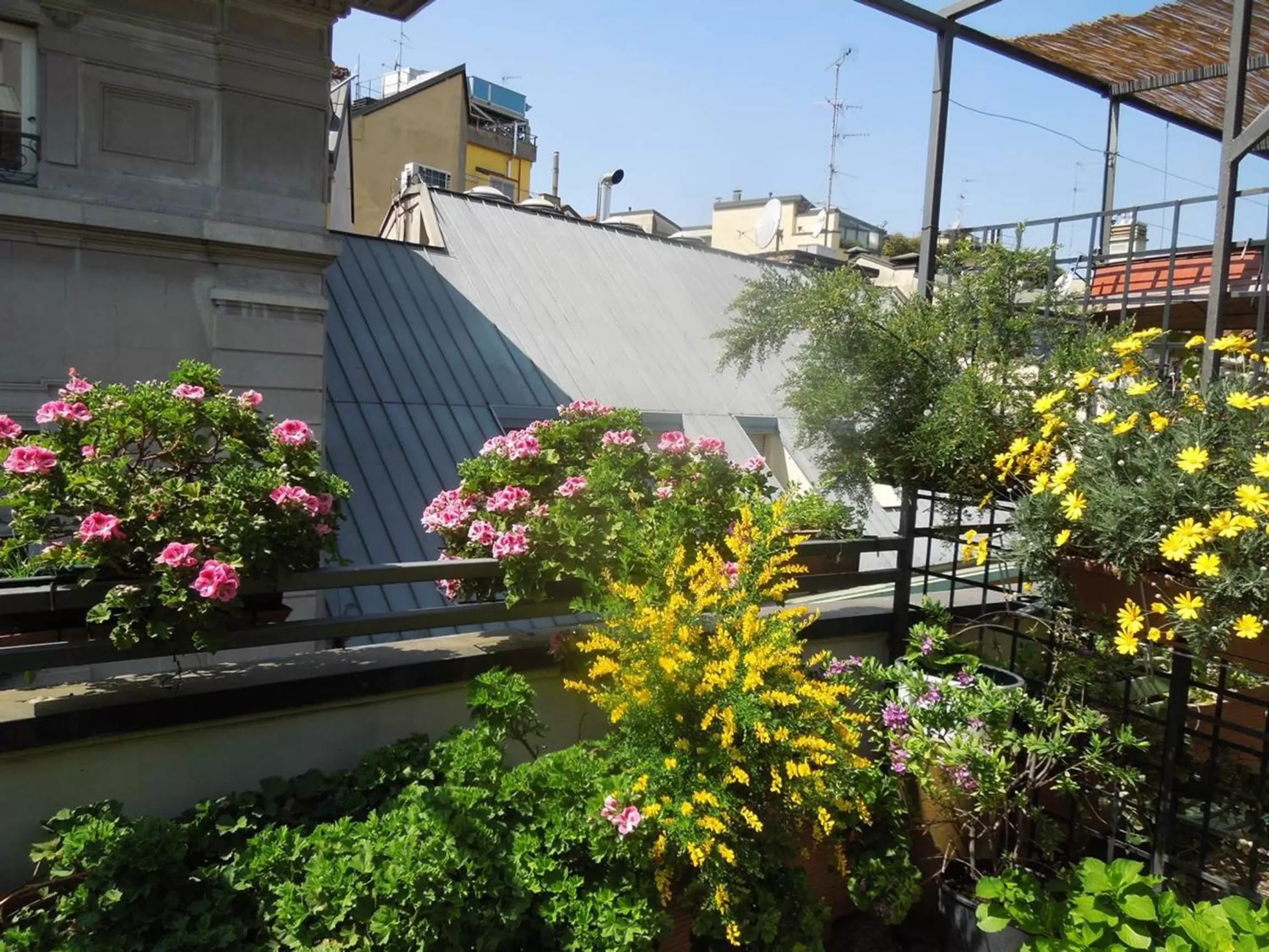 Facade/entrance in Antica Locanda Dei Mercanti