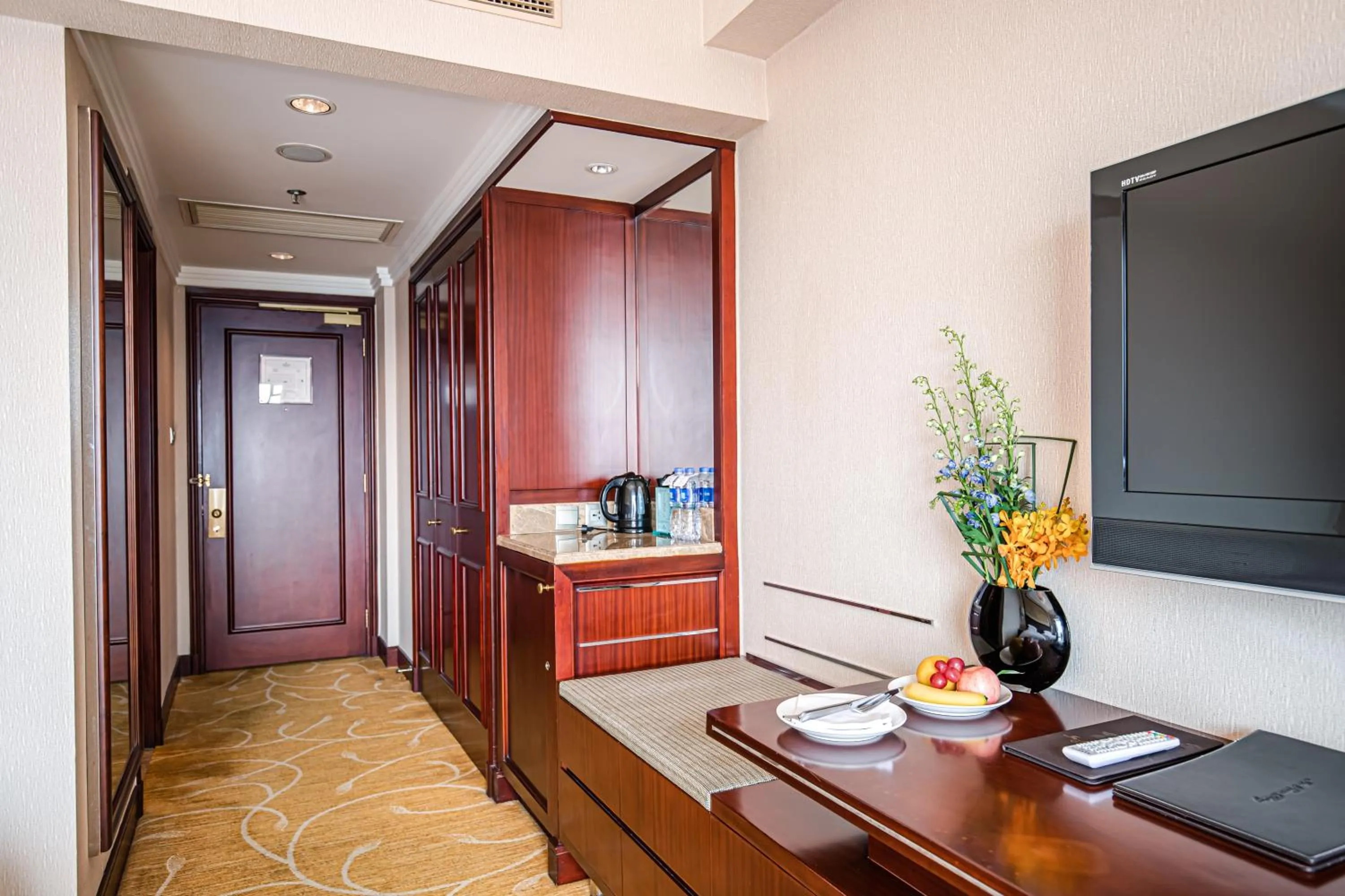 Property logo or sign in Shangri-La Wuhan