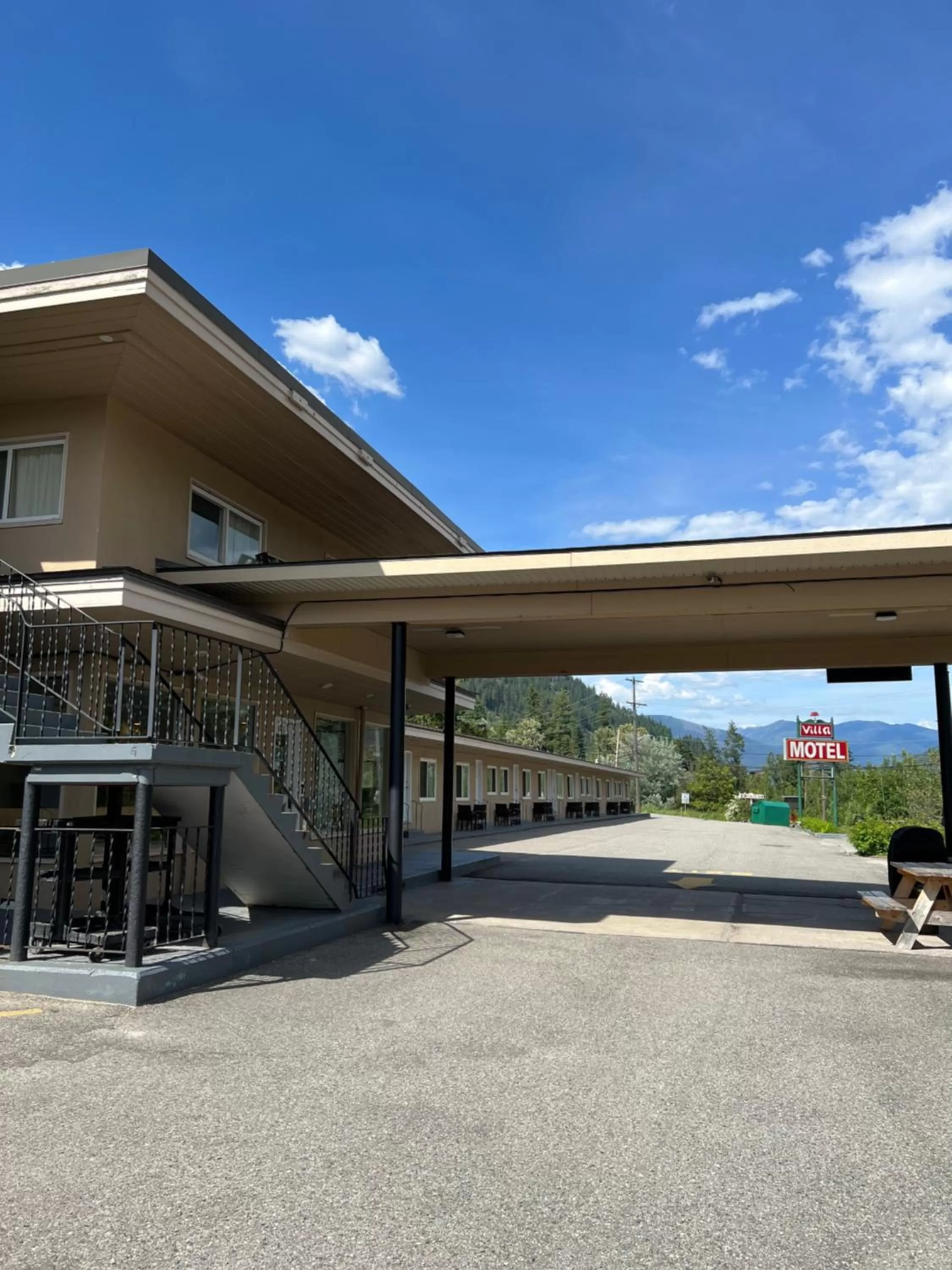 Property building in Villa Motel