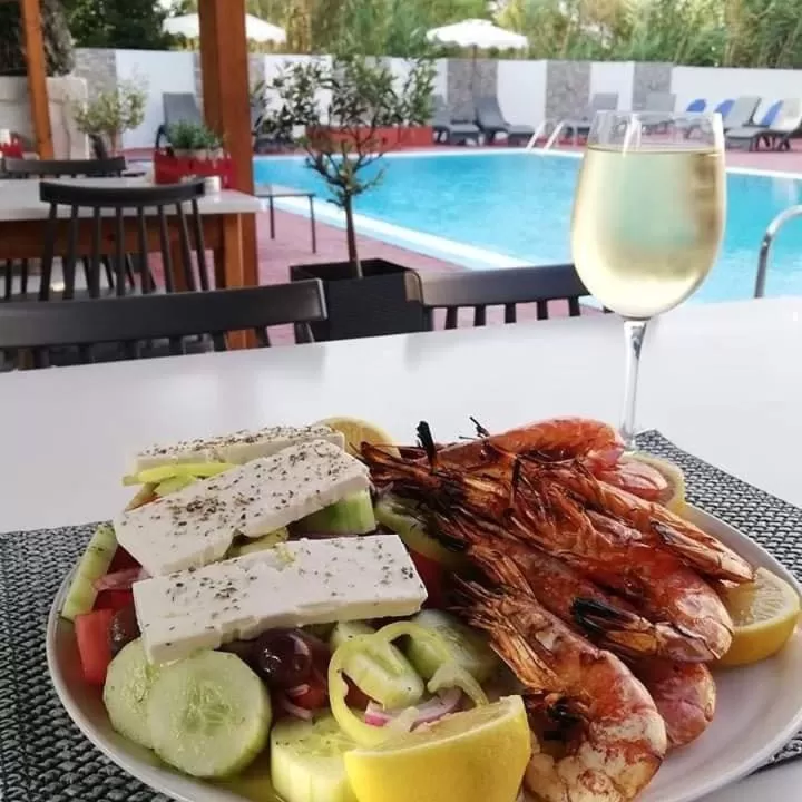 Restaurant/places to eat, Swimming Pool in Platoni Elite