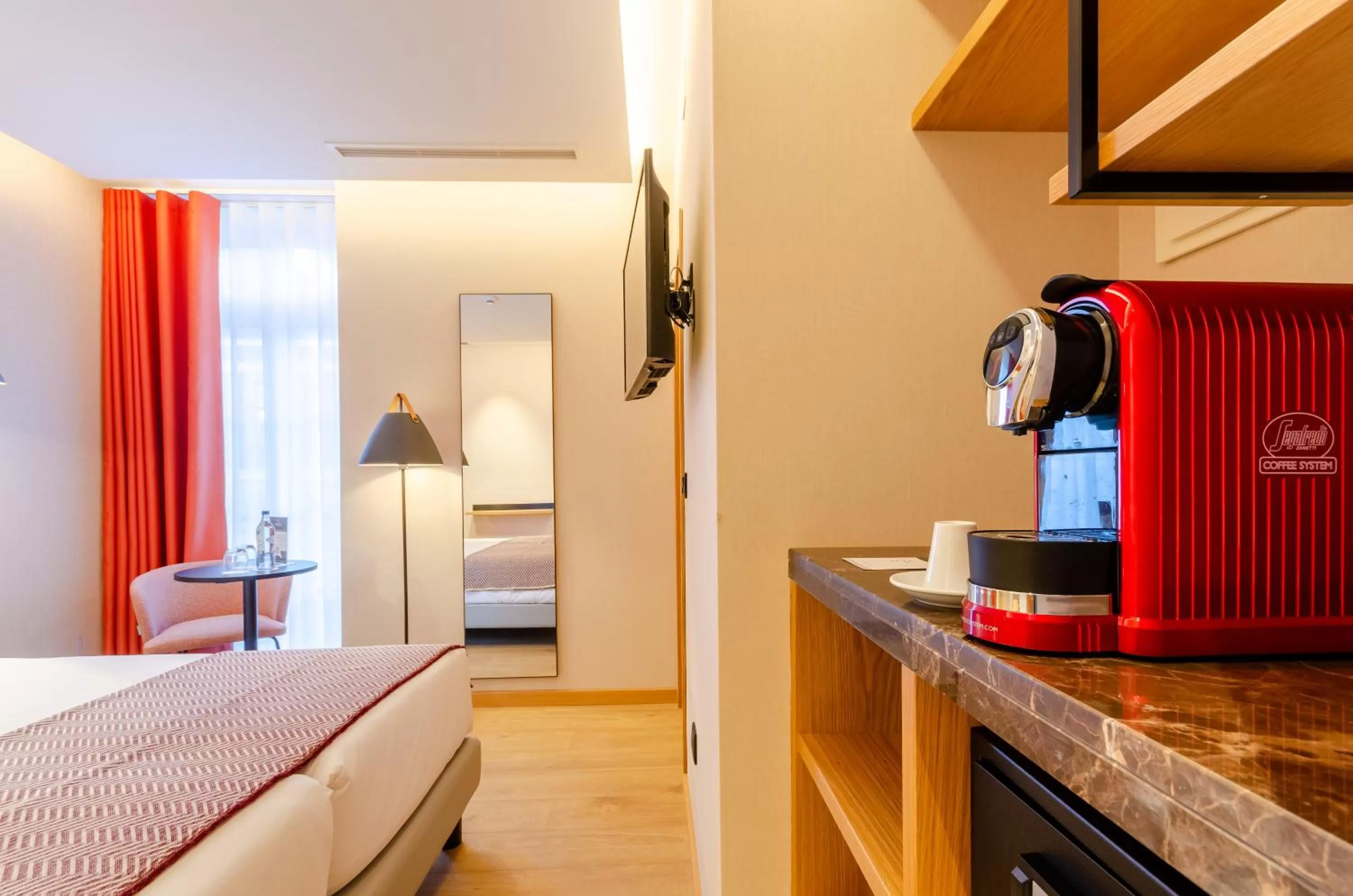 Coffee/tea facilities, Bed in Rossio Plaza Hotel