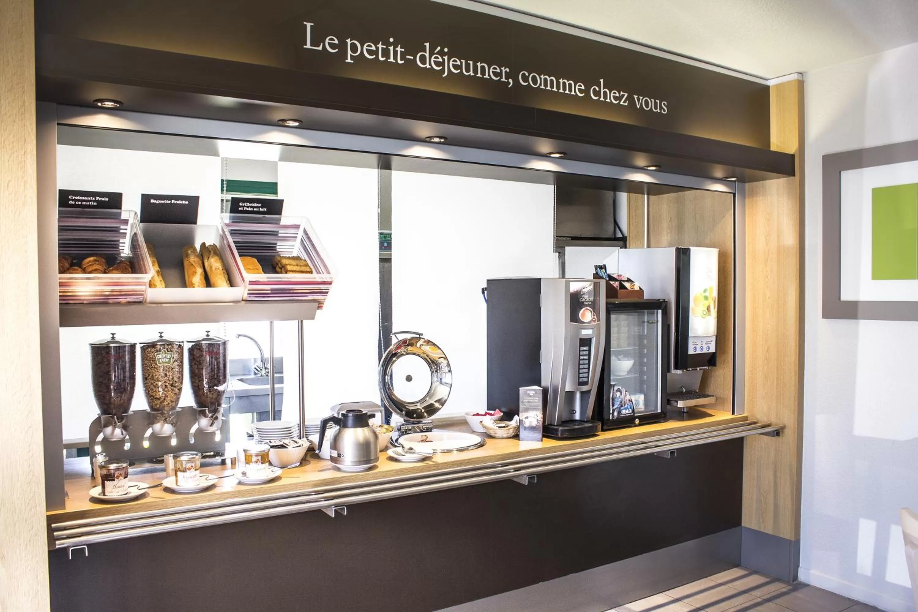 Buffet breakfast in Hotel Inn design Vierzon