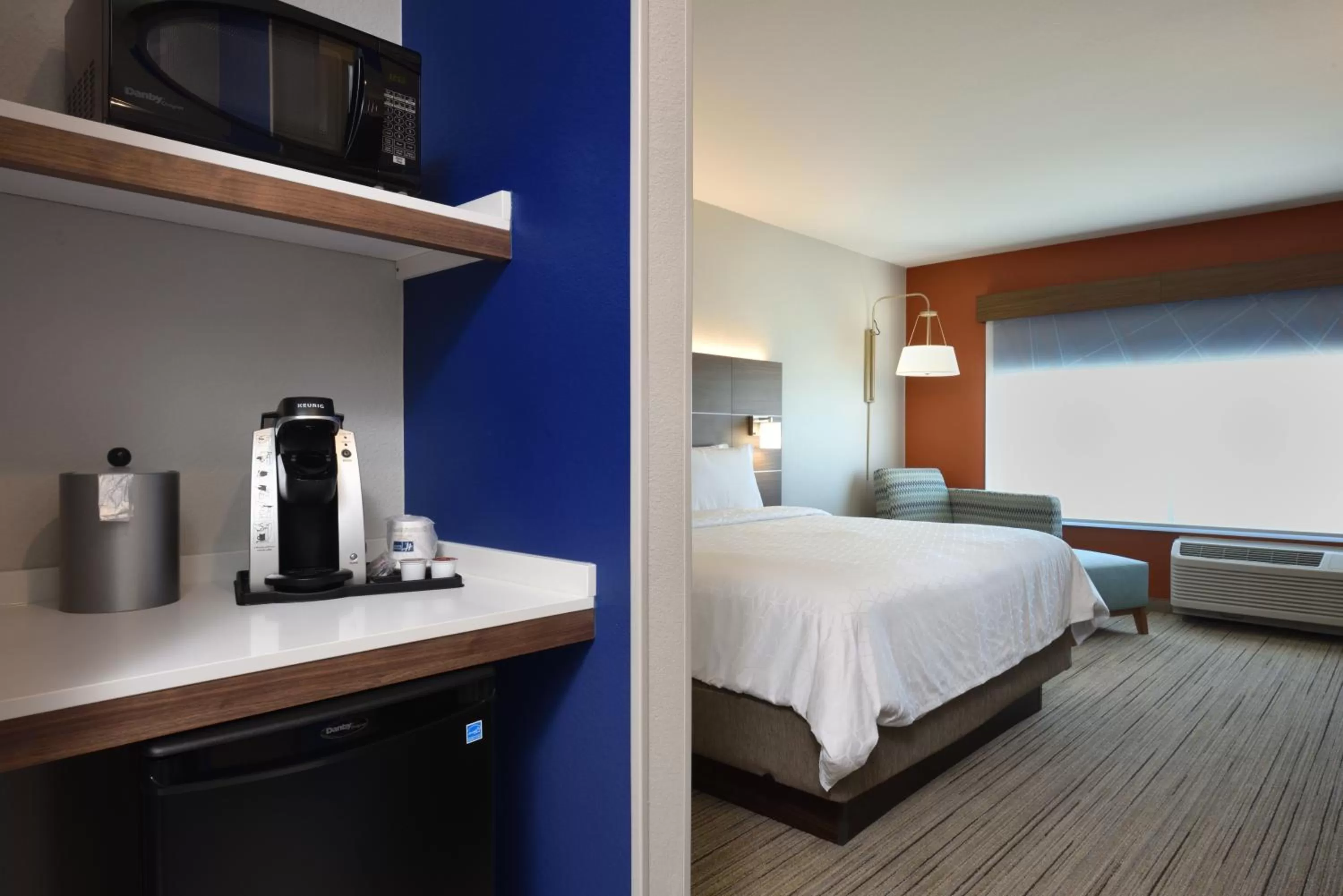 Photo of the whole room, Bed in Holiday Inn Express & Suites Spring - Woodlands Area by IHG