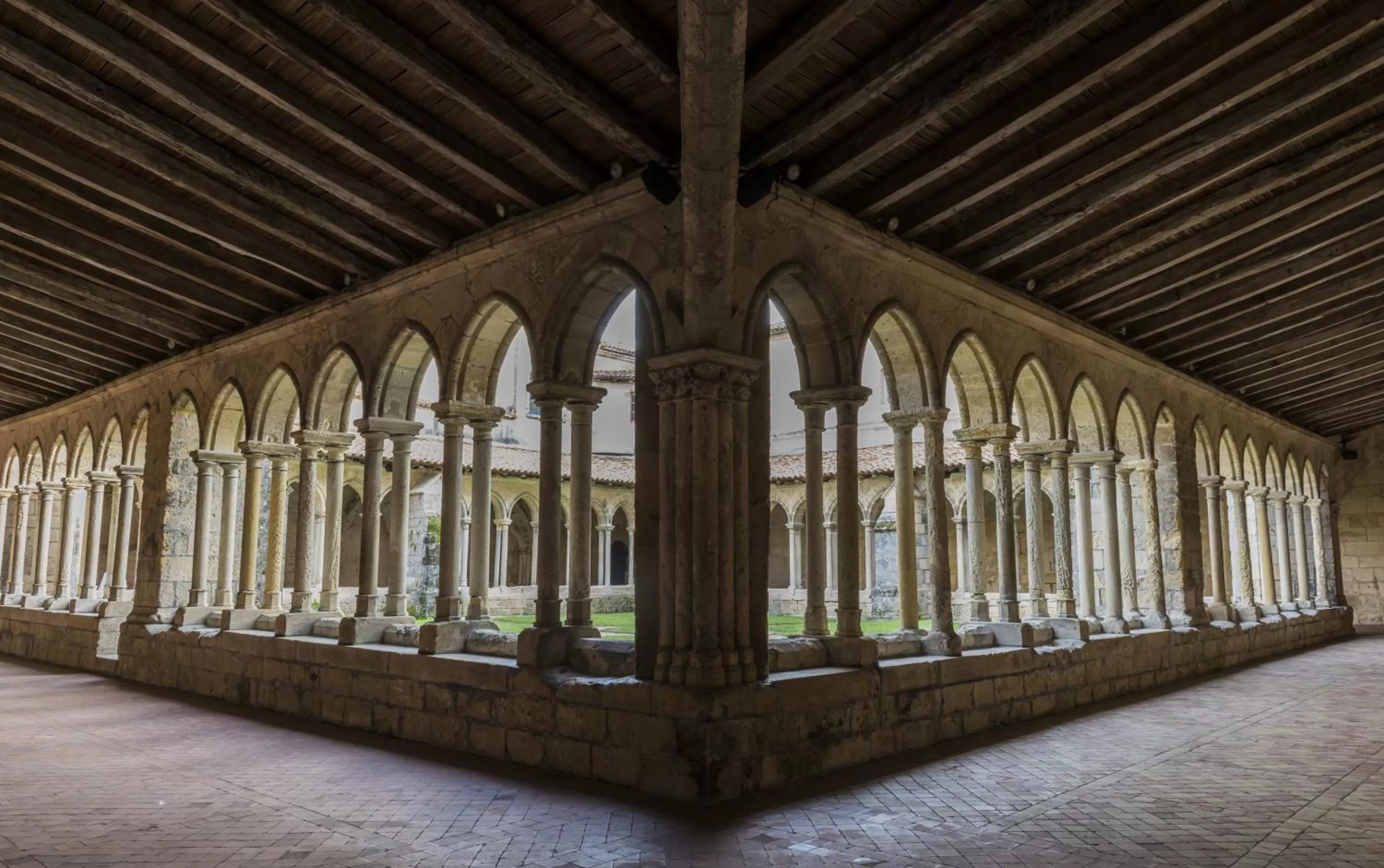 Nearby landmark in Clos 1906