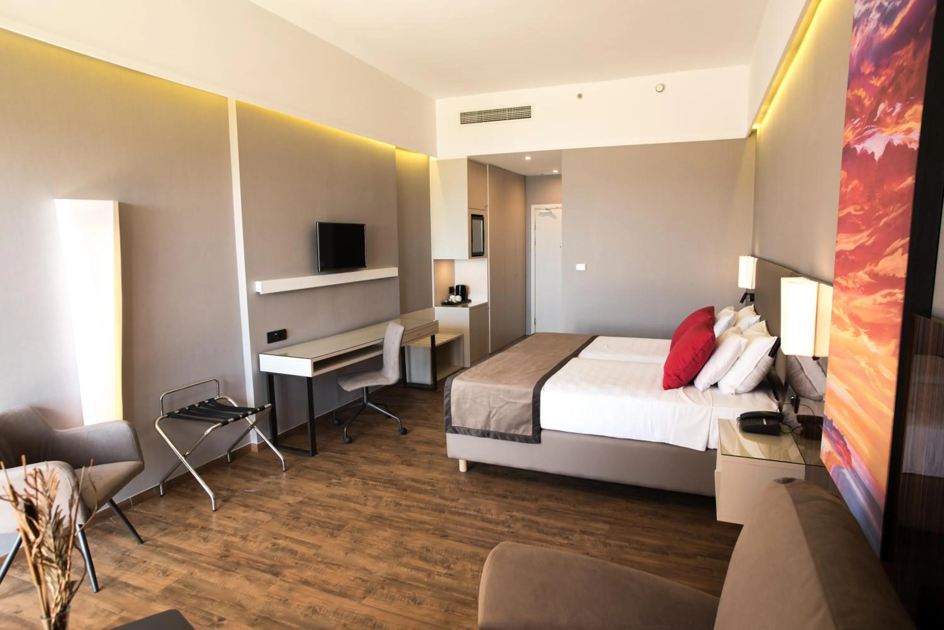 Photo of the whole room, Bed in Ramada Plaza by Wyndham Thraki