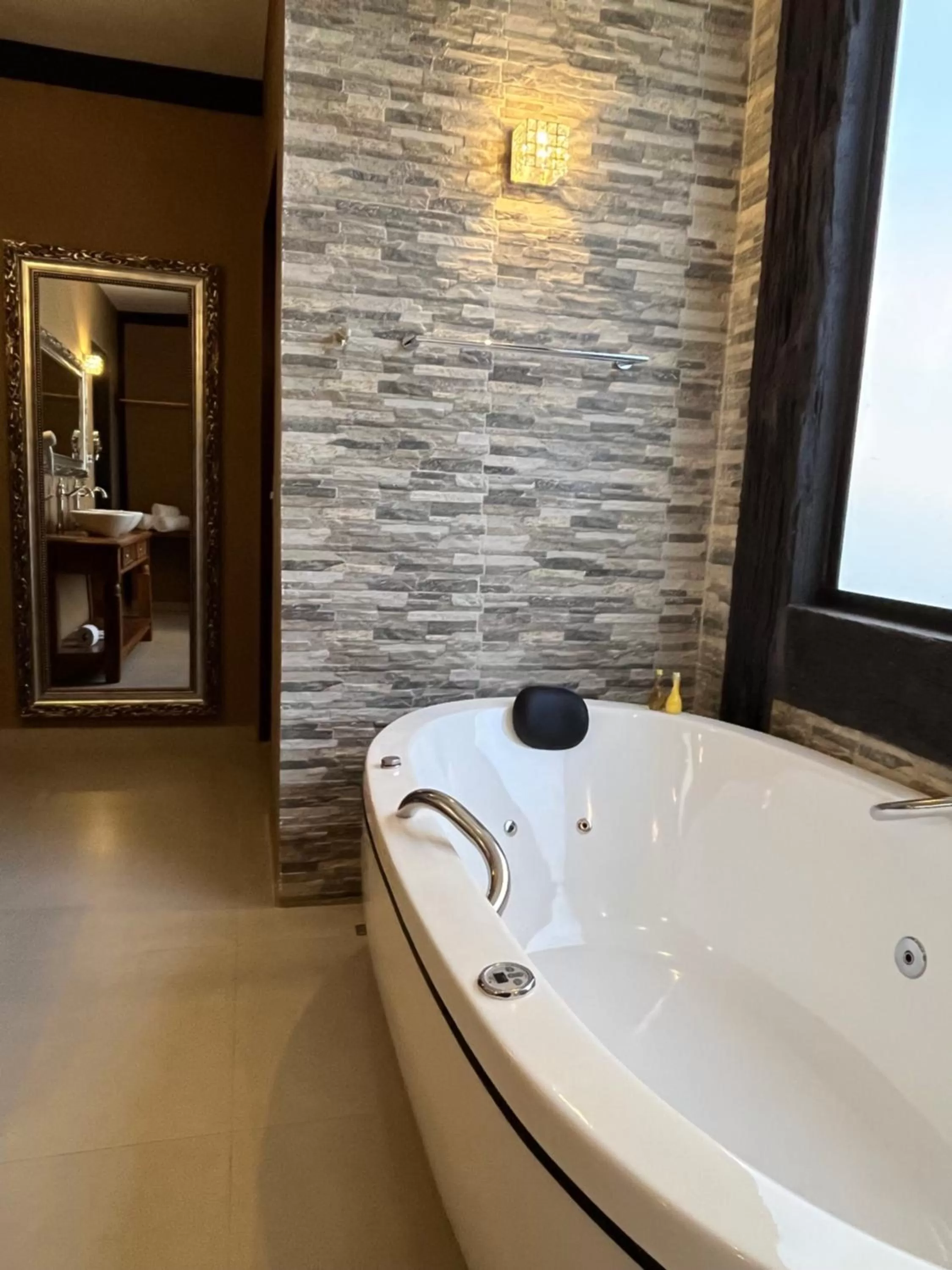 Hot Tub, Bathroom in Pousada Dona Bendita