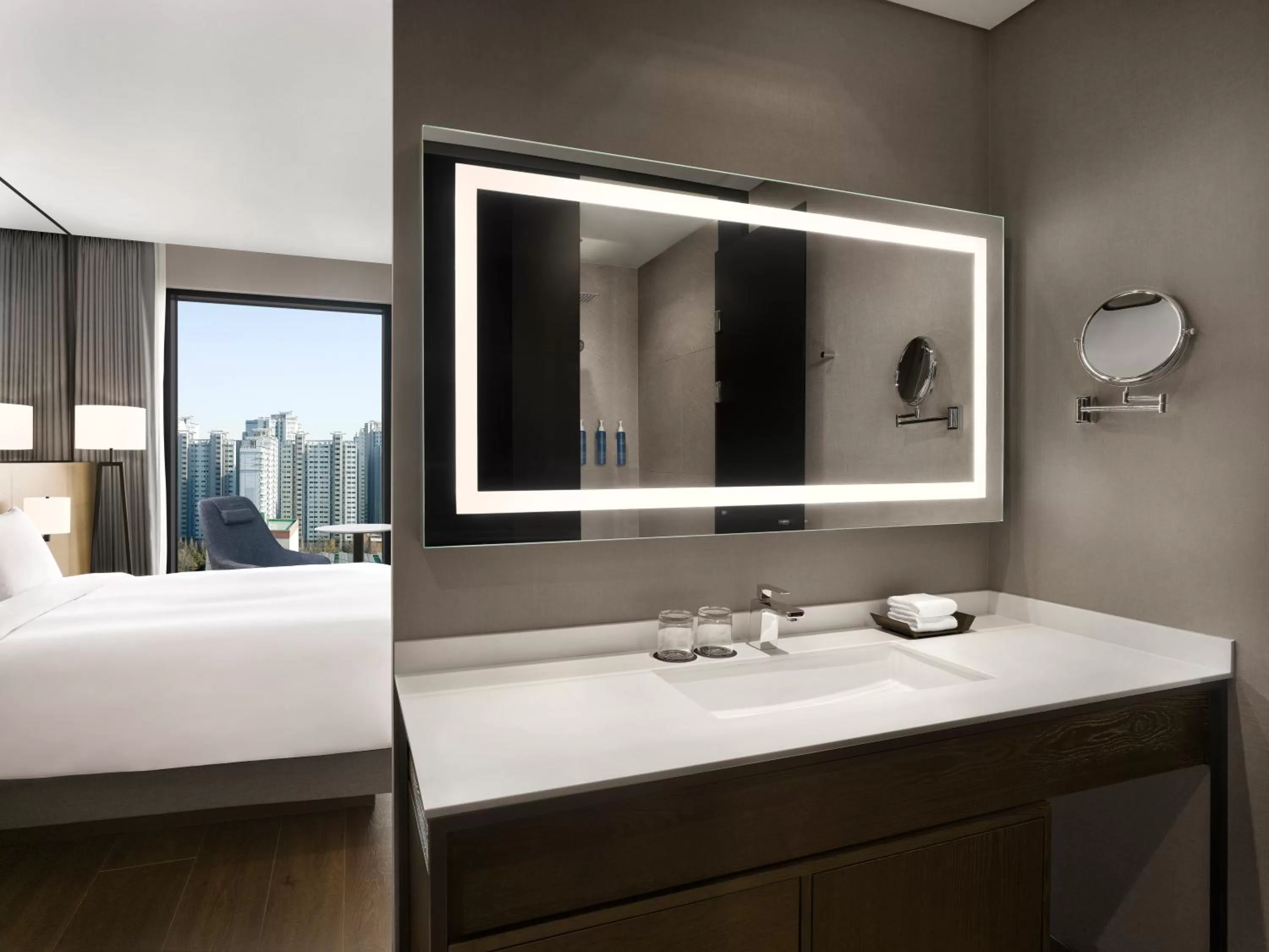 Bathroom, Bed in Four Points by Sheraton Suwon