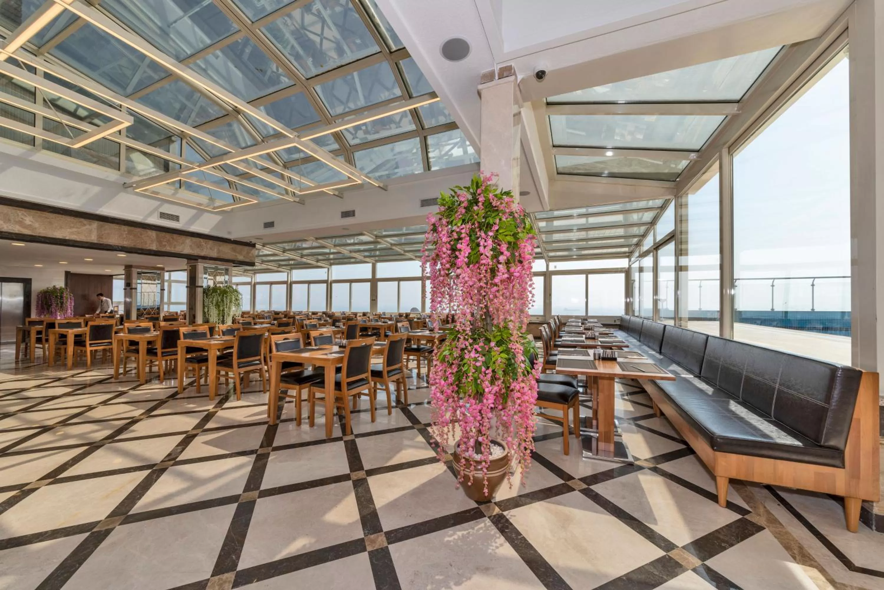 Restaurant/places to eat in Piya Sport Hotel