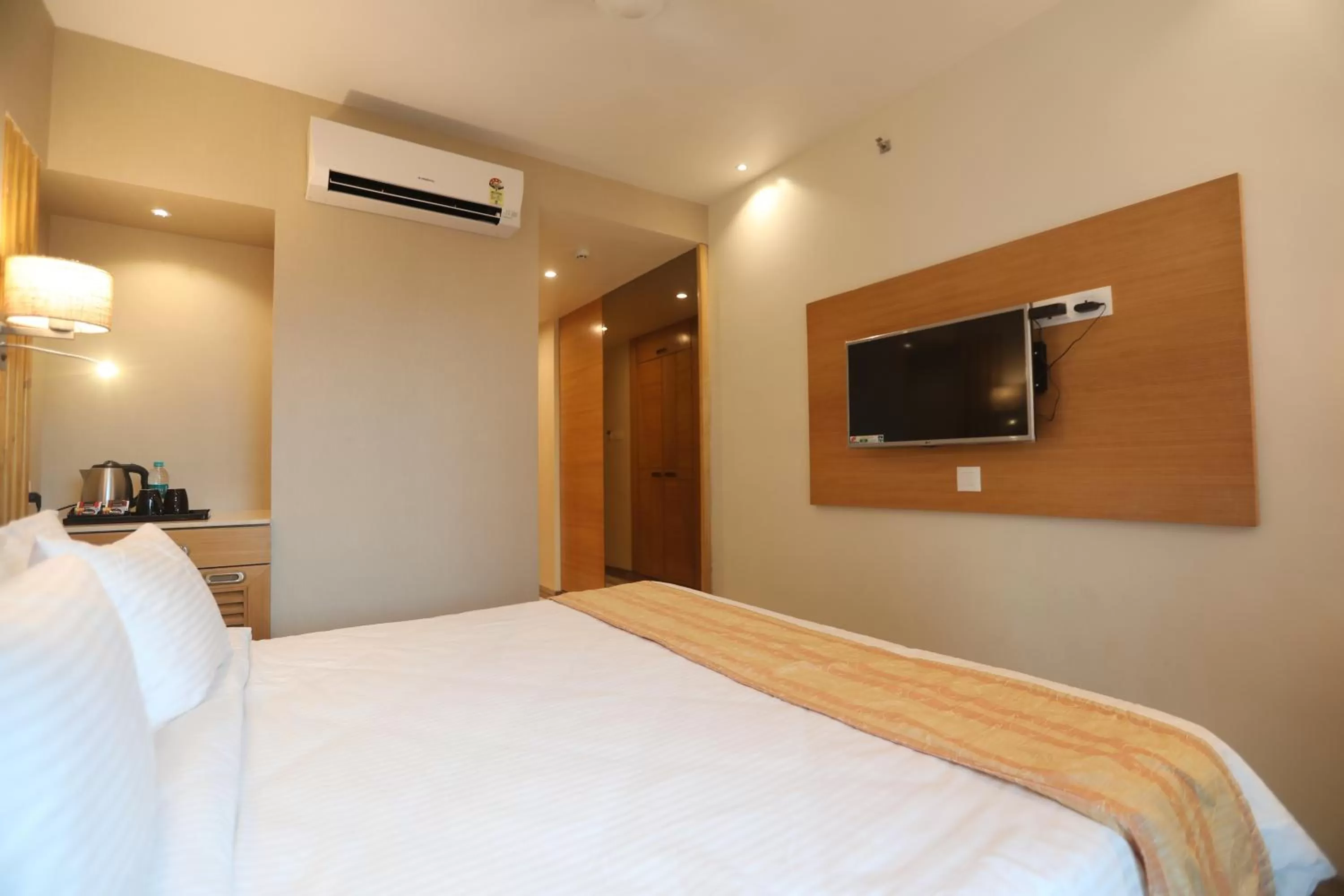 TV and multimedia, Bed in Hotel Cliffton