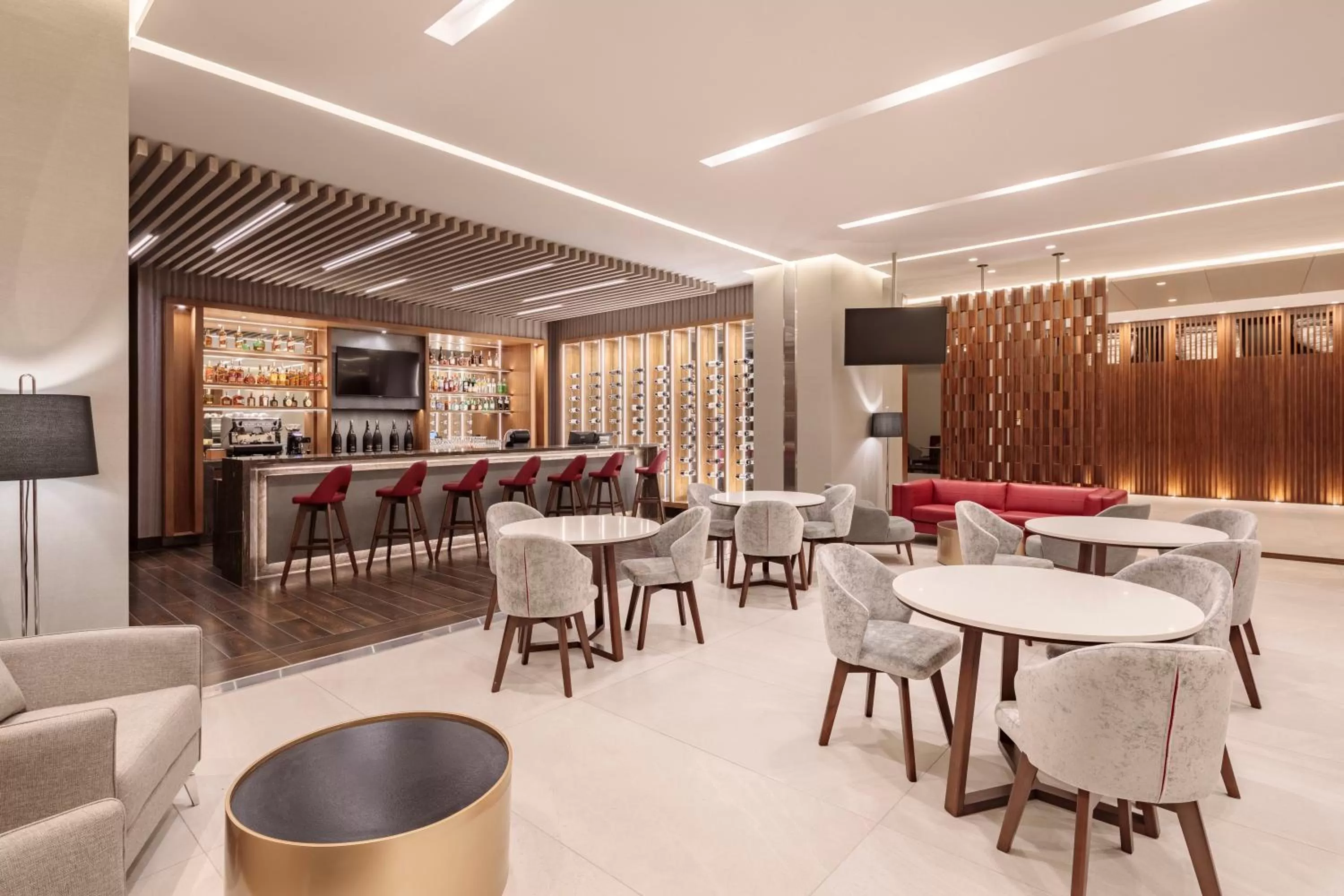 Lounge or bar in Holiday Inn - Quito Airport by IHG