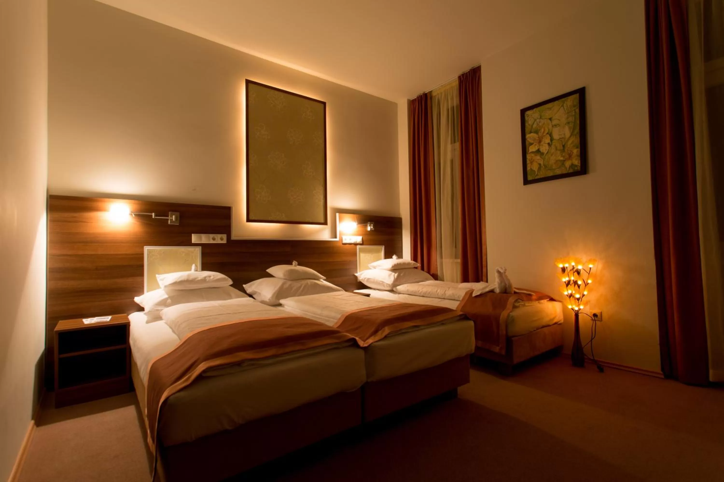 Photo of the whole room, Bed in Körös Panzió és Étterem