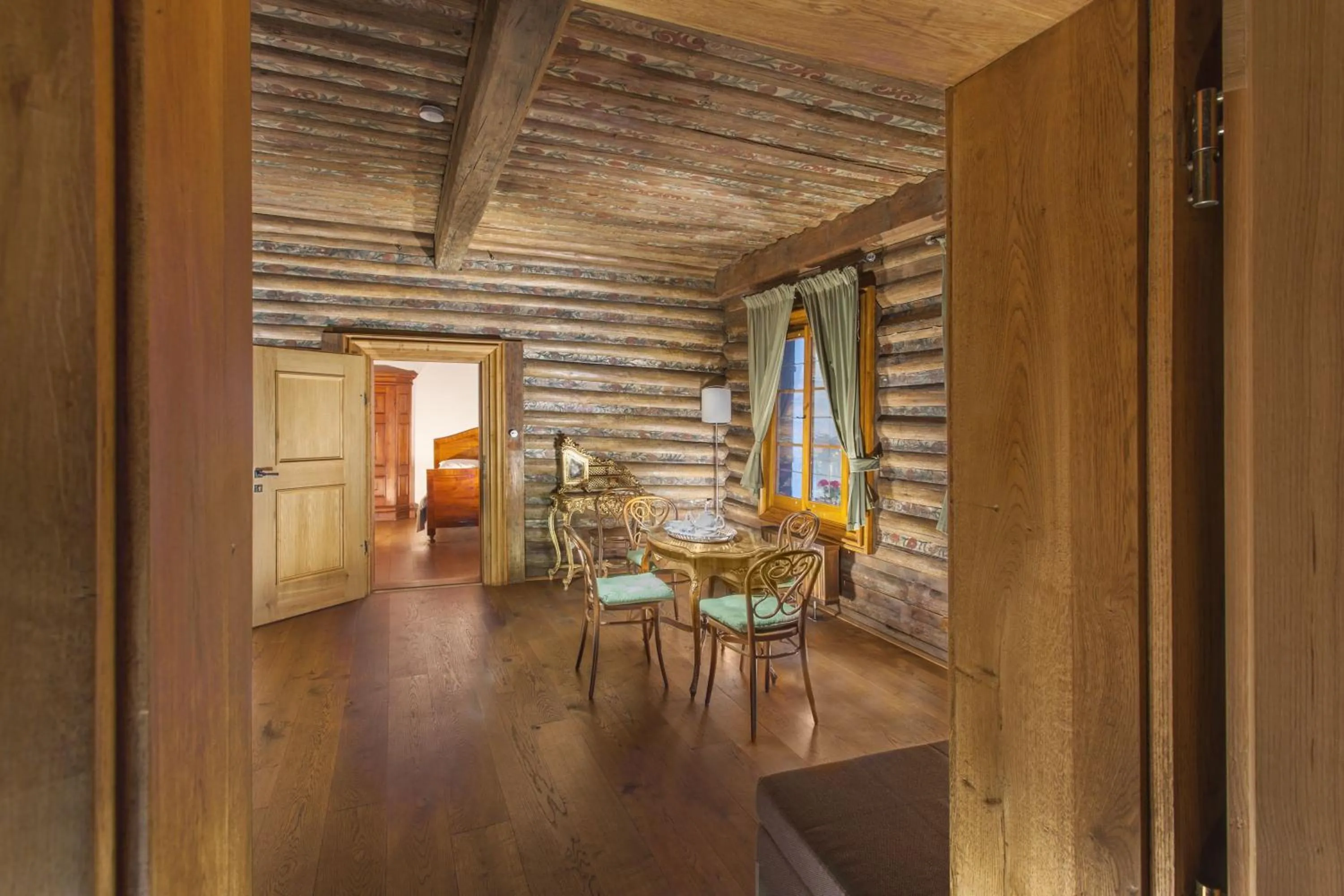 Photo of the whole room in Hotel At the Green Grape