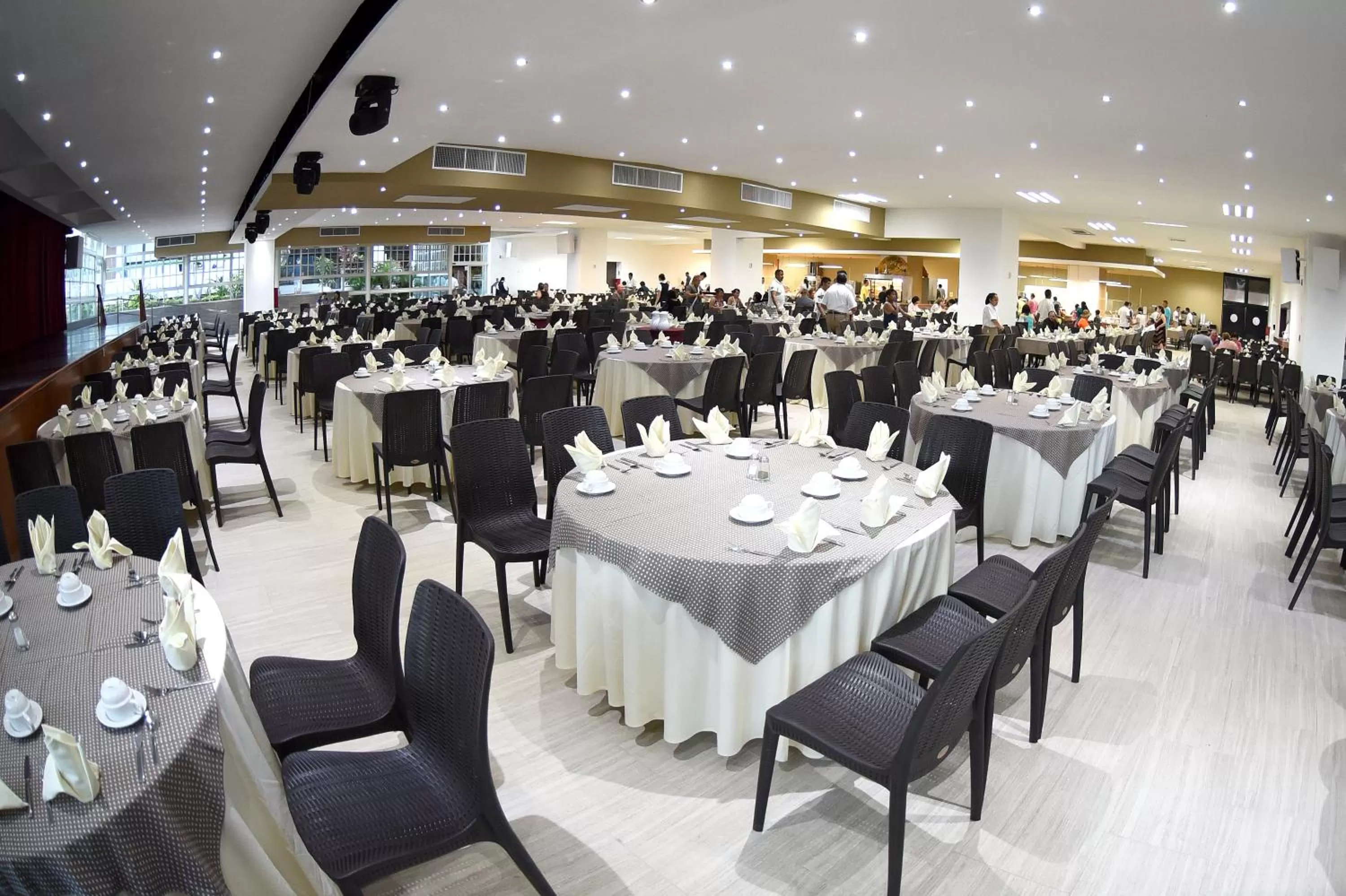 Restaurant/places to eat in El Cid Castilla Beach