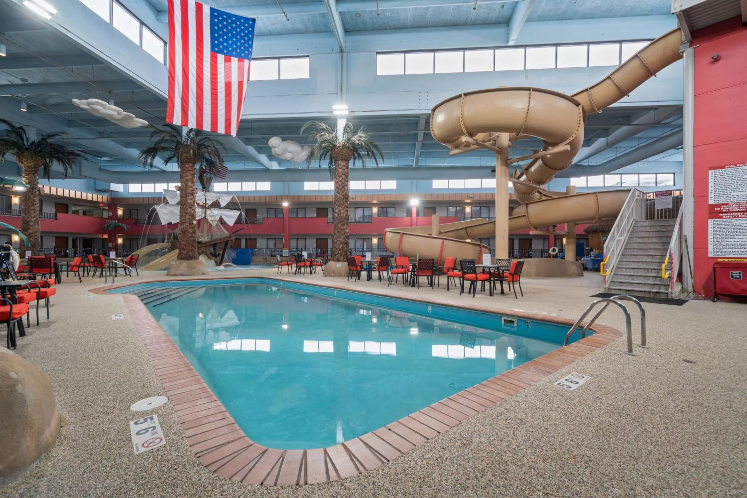 Swimming pool in Ramada by Wyndham Sioux Falls Airport - Waterpark Resort & Event Center