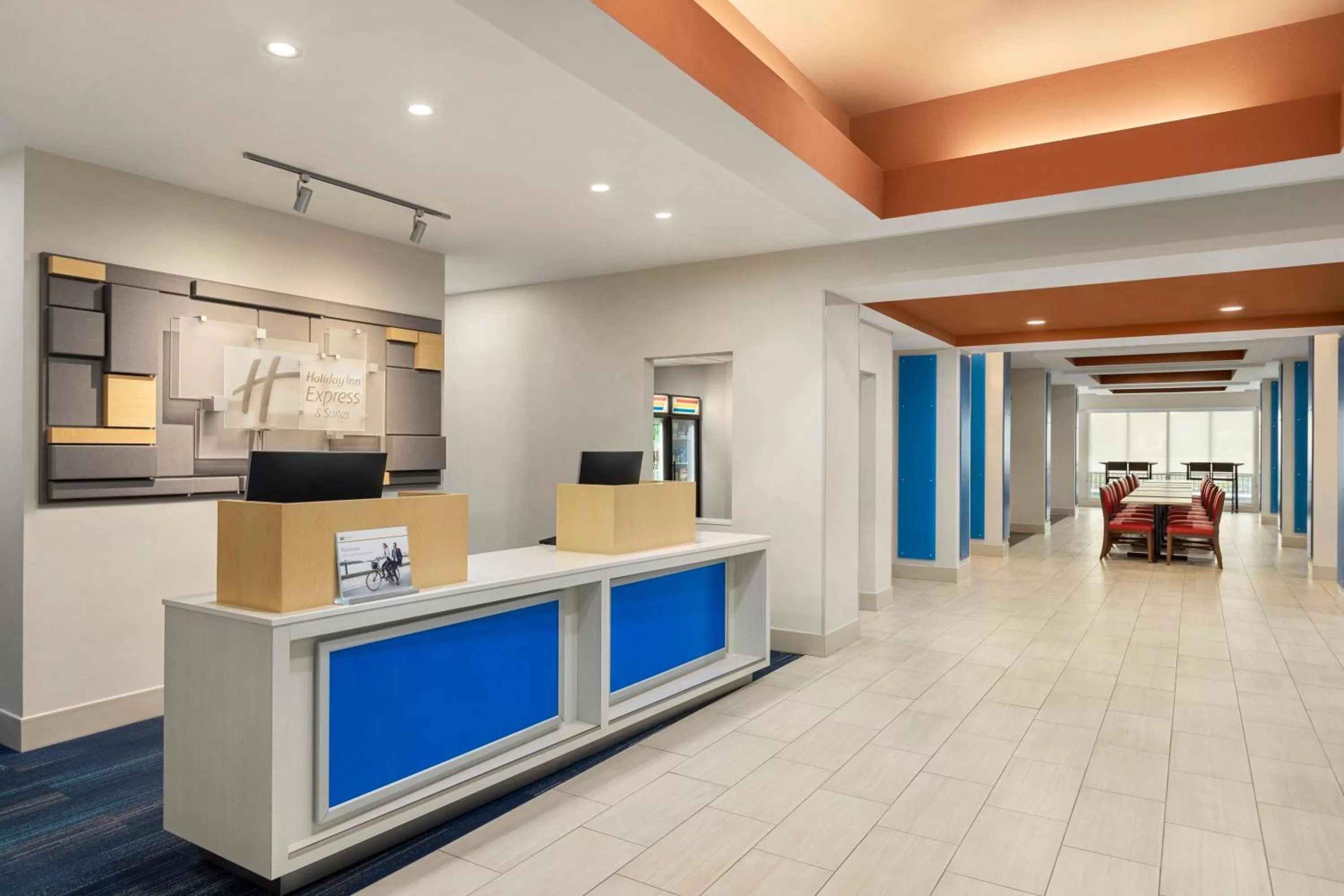 Property building in Holiday Inn Express Hotel & Suites Fort Myers East - The Forum by IHG