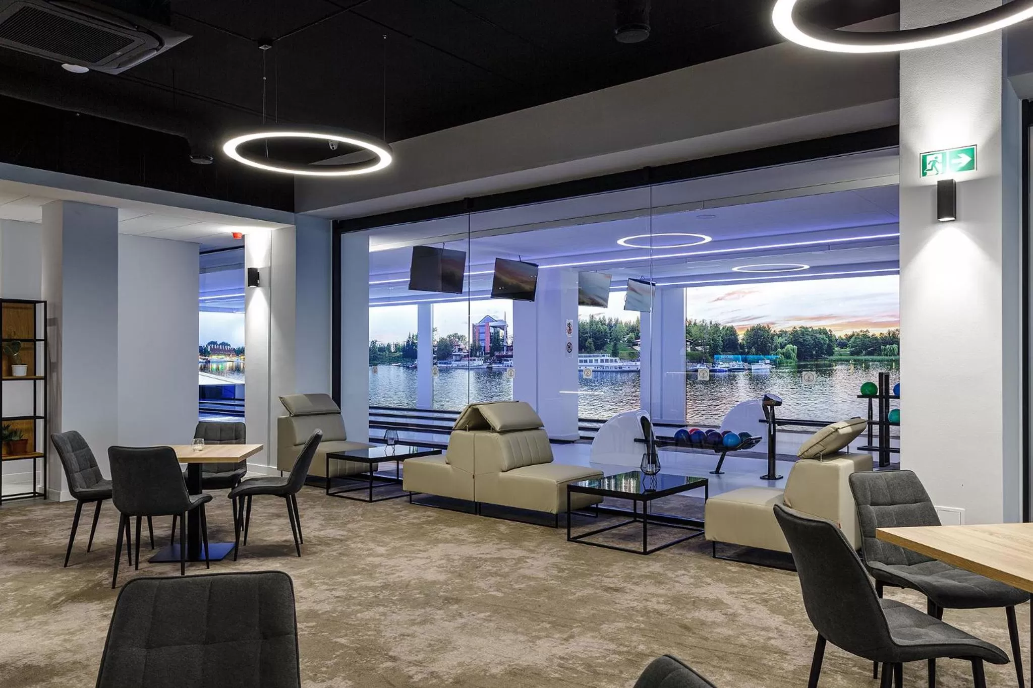 Bowling in Hotel Robert's Port