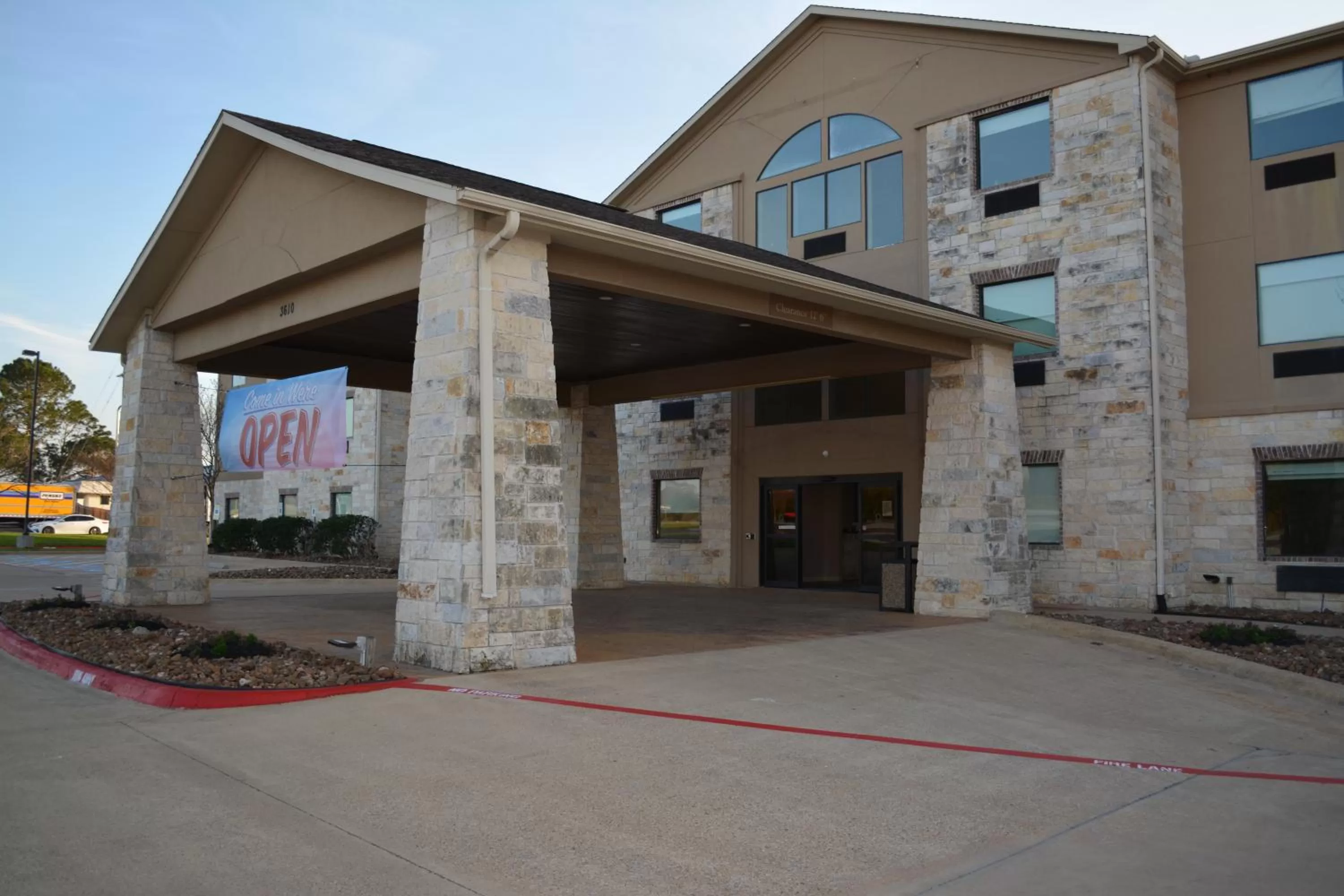 Property building in Wingate by Wyndham College Station South