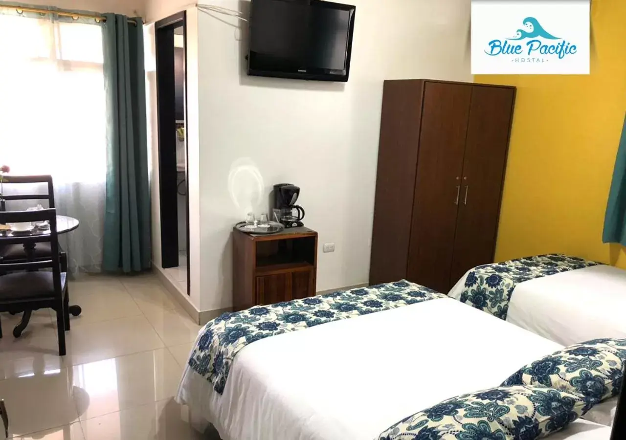 Double or Twin Room in Hostal Blue Pacific Double or Twin Room in Hostal Blue Pacific