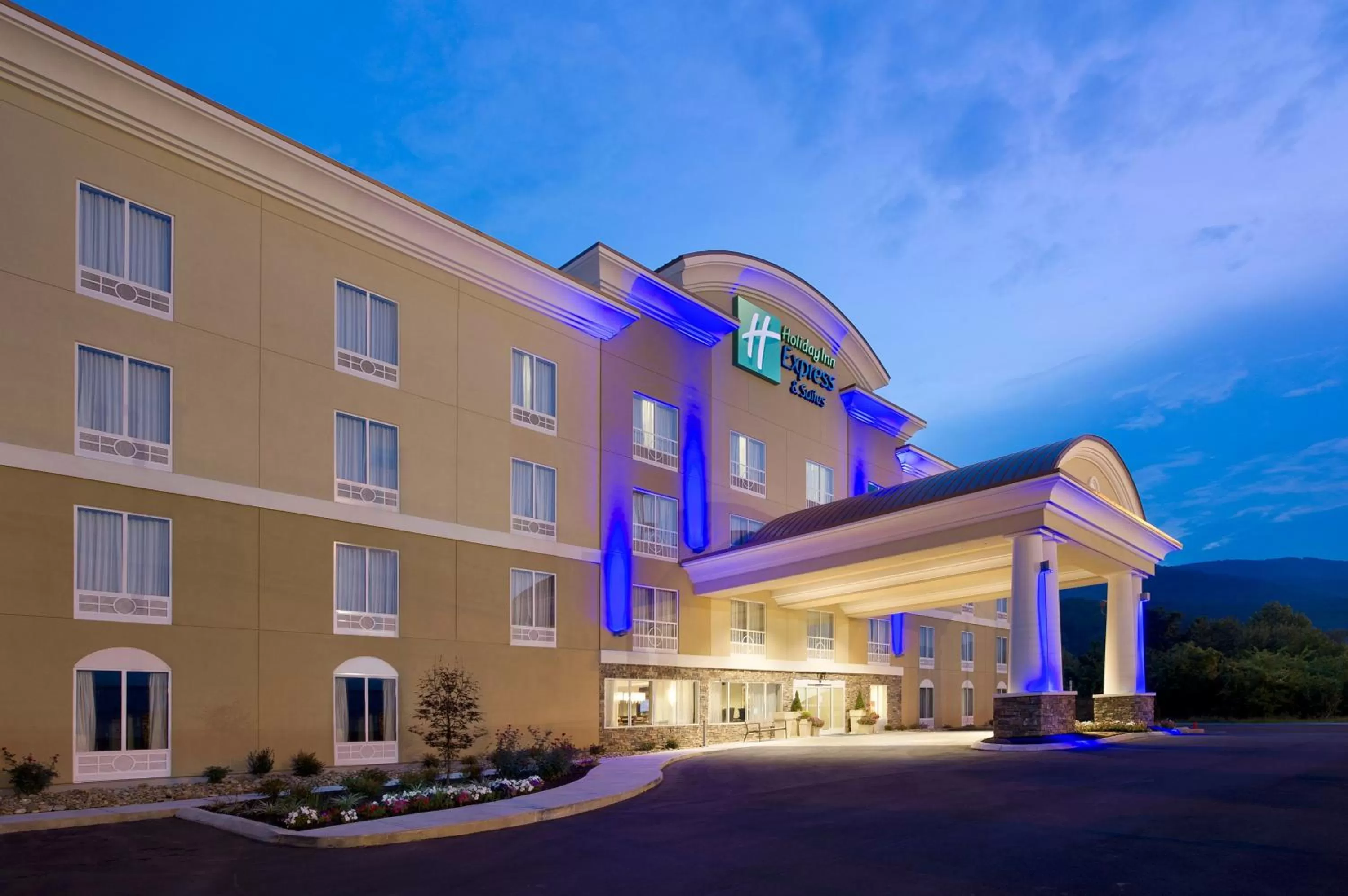 Property building in Holiday Inn Express & Suites Caryville by IHG