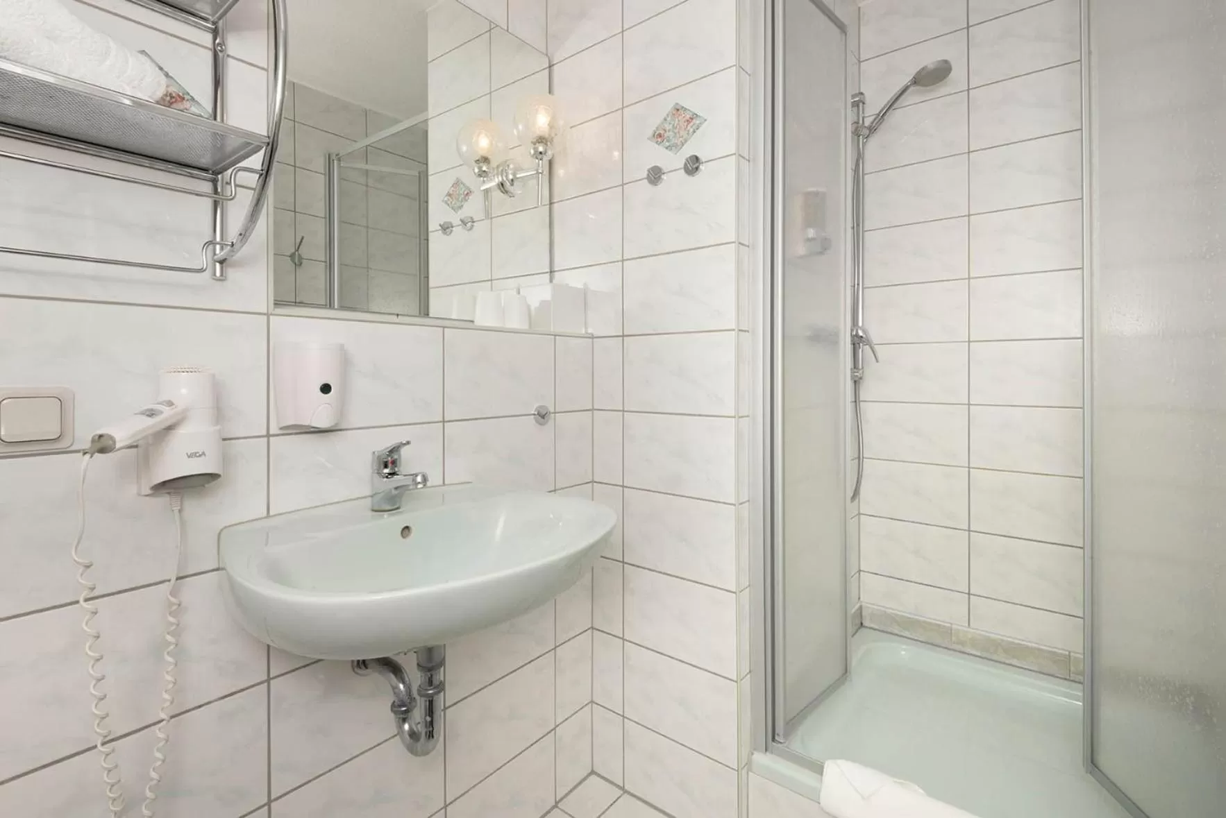 Shower in Villa Antonia