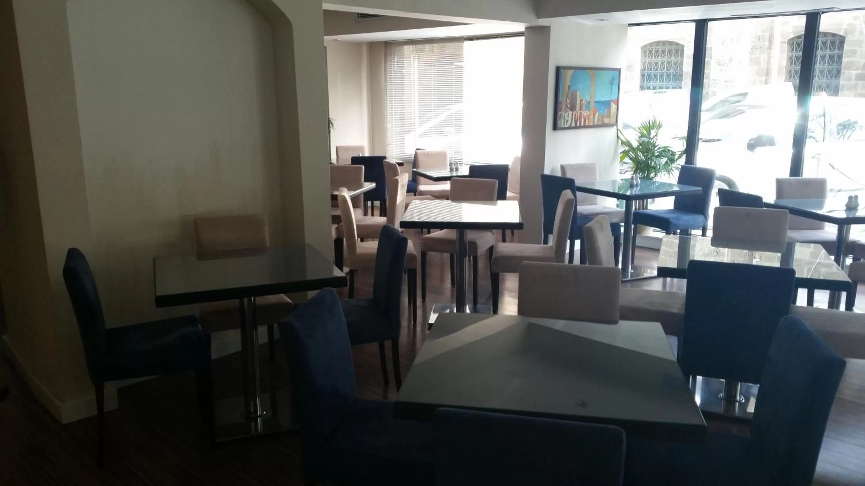 Restaurant/places to eat in Livadhiotis City Hotel