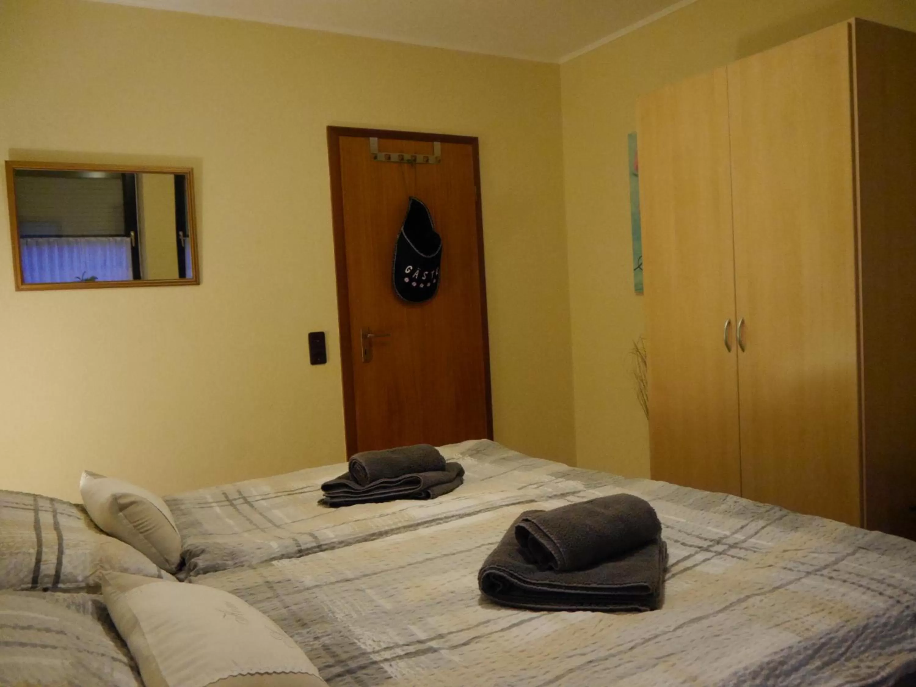 Bedroom, Bed in Pension Heideweg