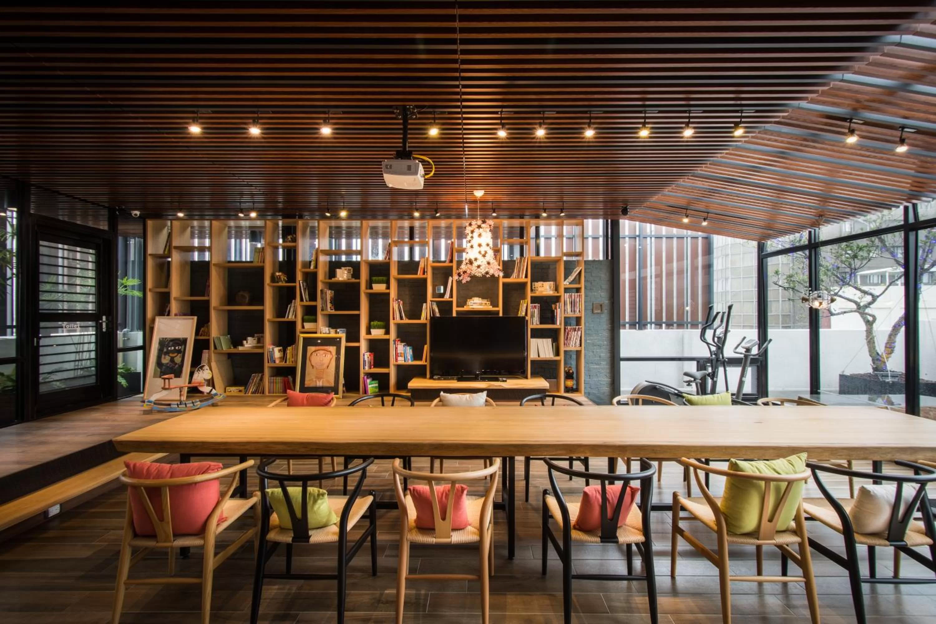 Business facilities in 3 Door Hotel