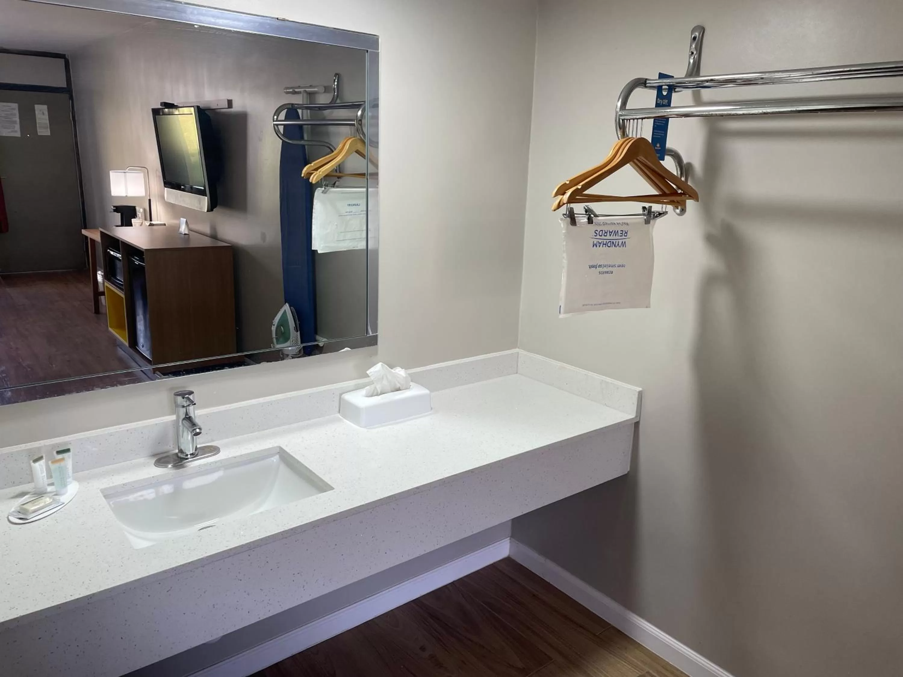 Bathroom in Days Inn by Wyndham Valdosta/Near Valdosta Mall