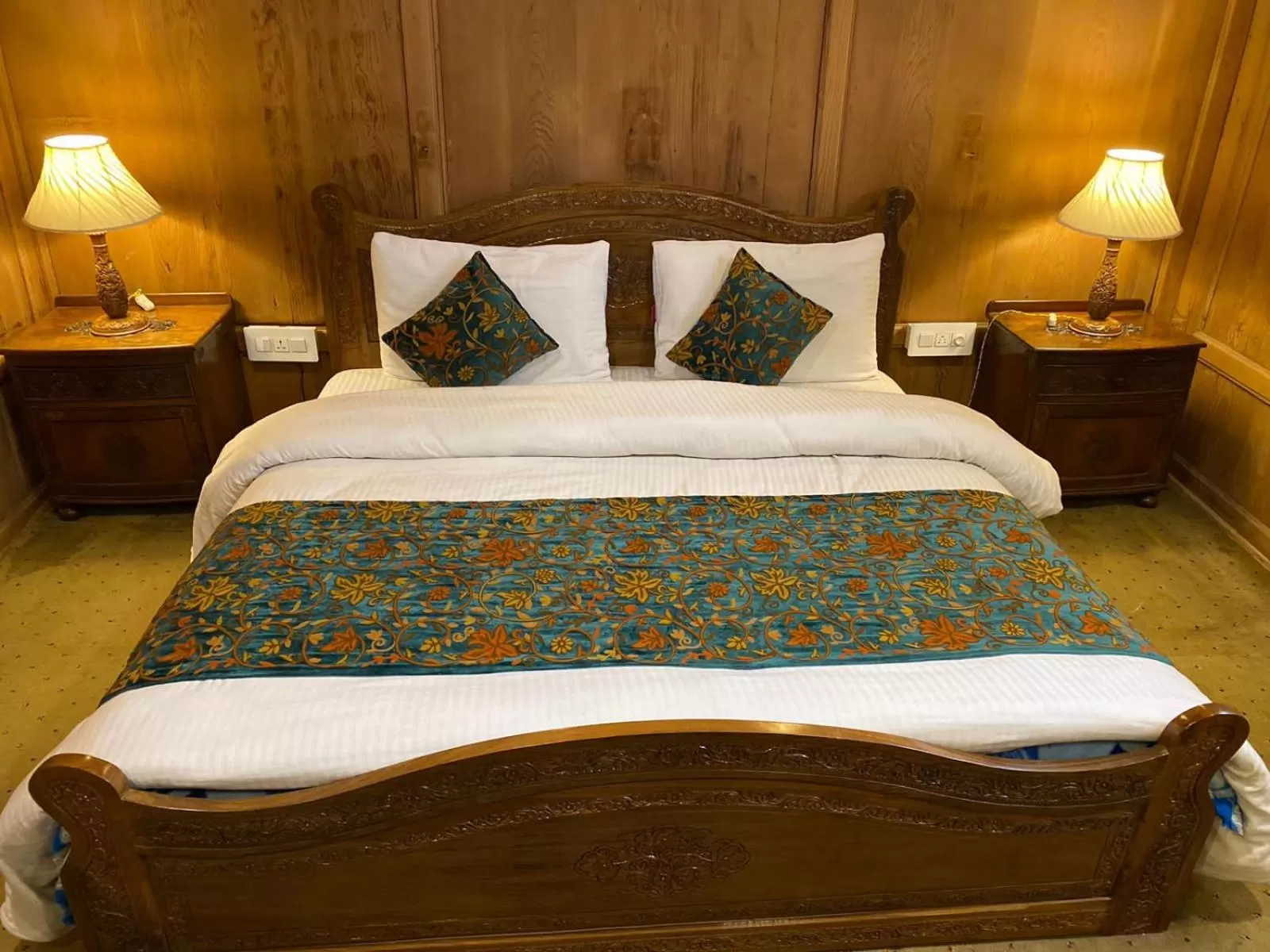 Photo of the whole room, Bed in Nazneen Group Of Houseboats