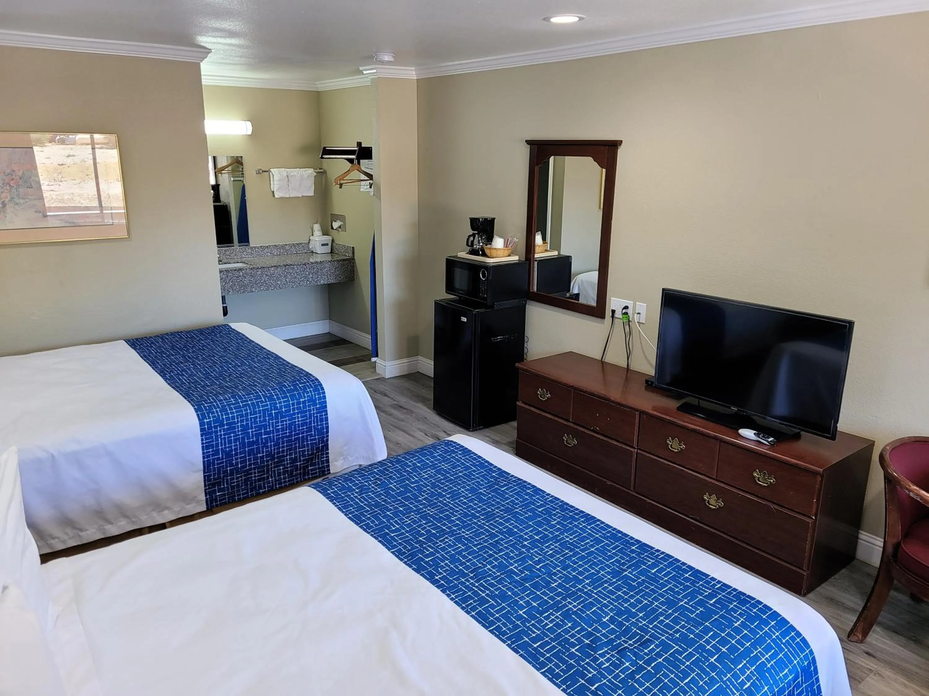 Bedroom, Bed in Travelodge by Wyndham Clearlake