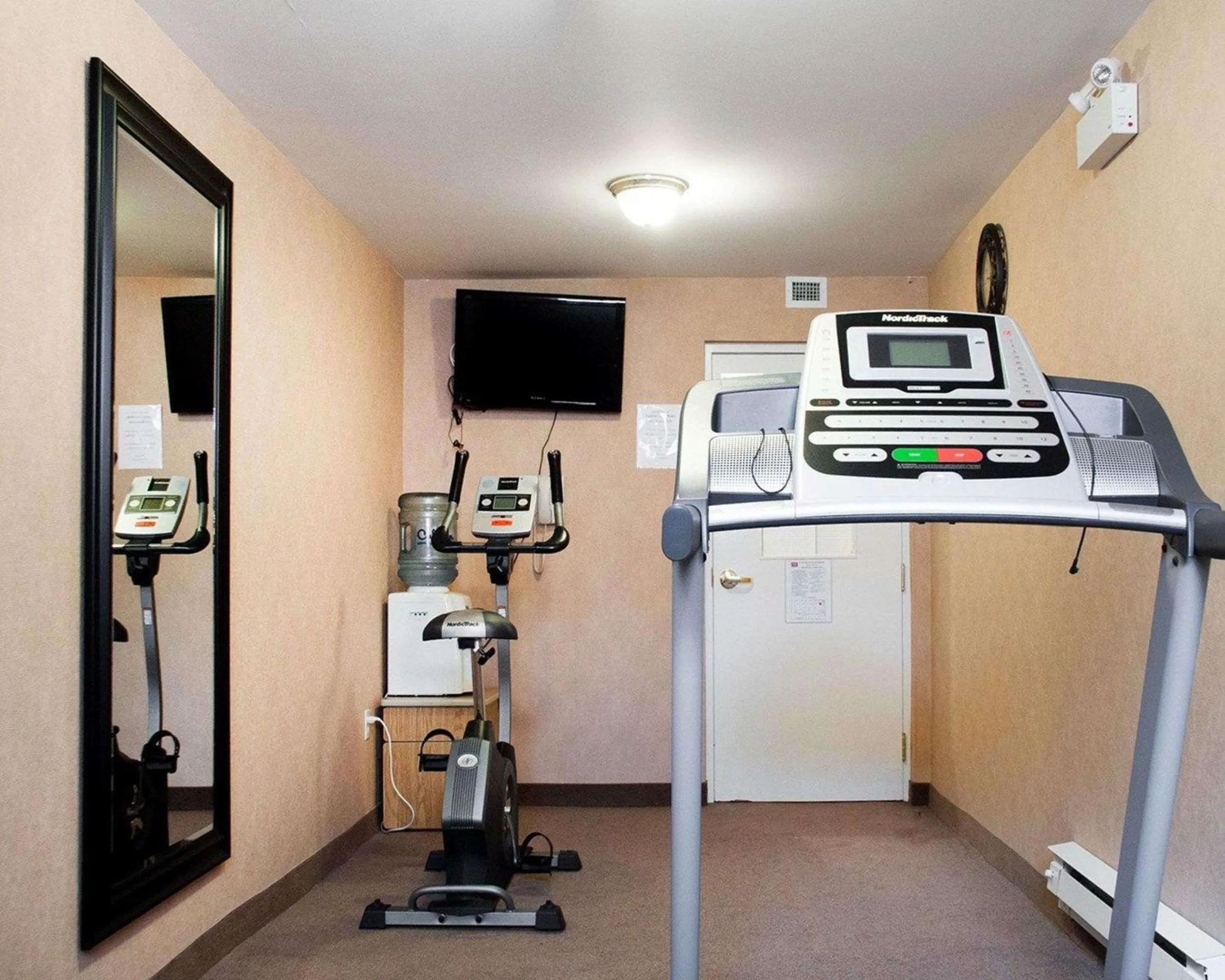 Spa and wellness centre/facilities, Fitness Center/Facilities in Econo Lodge Woodstock