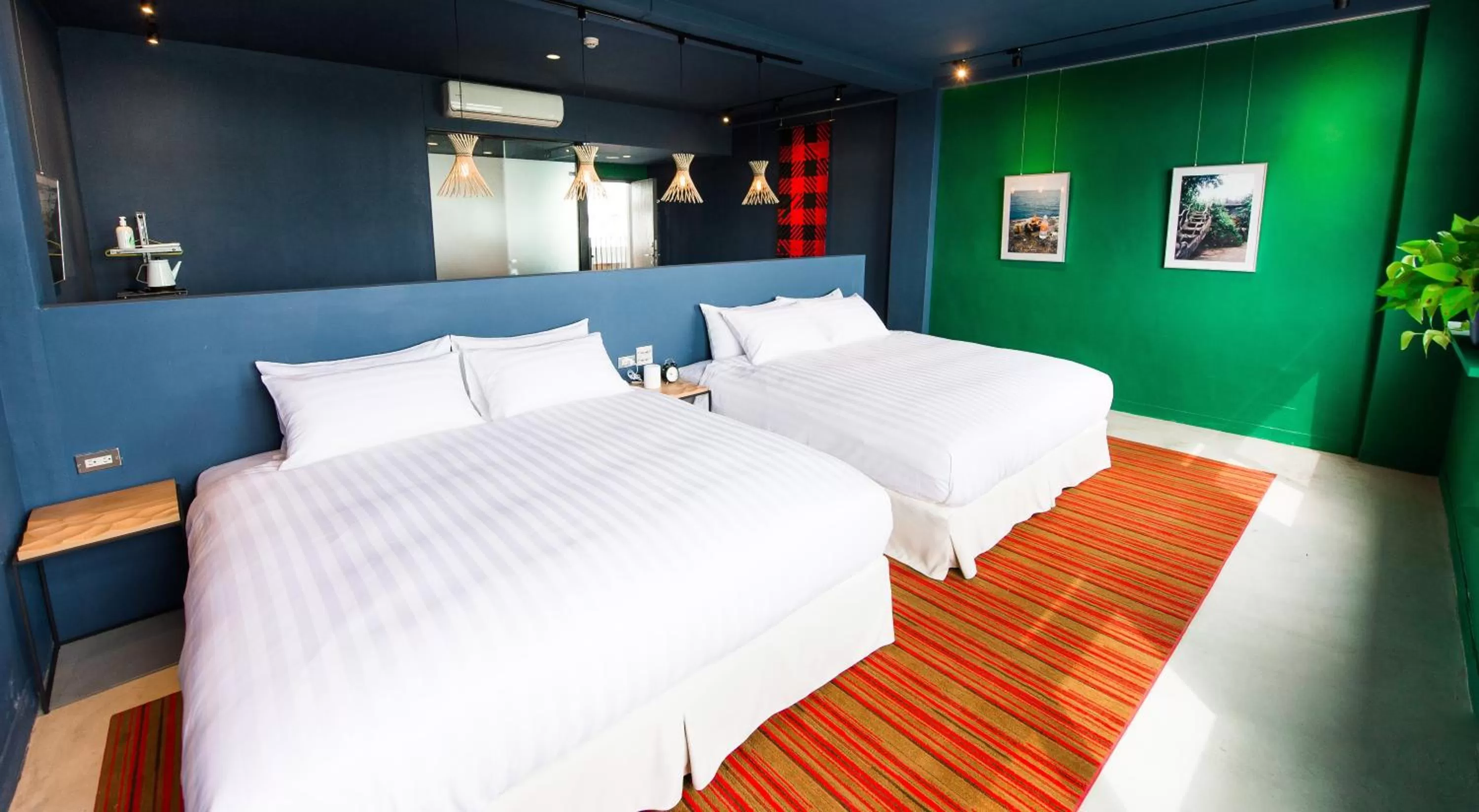 Photo of the whole room, Bed in The Leaf Inn