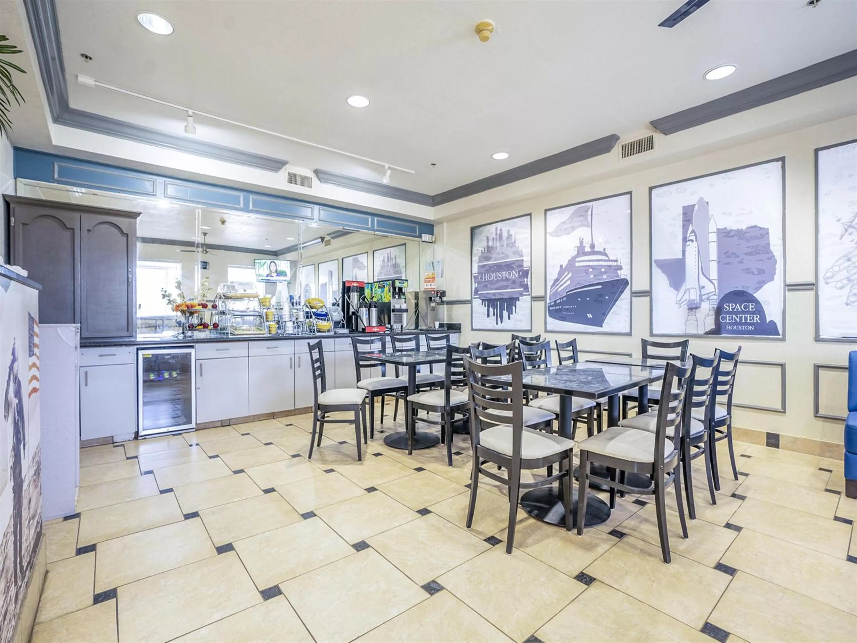 Days Inn & Suites by Wyndham Webster NASA-ClearLake-Houston